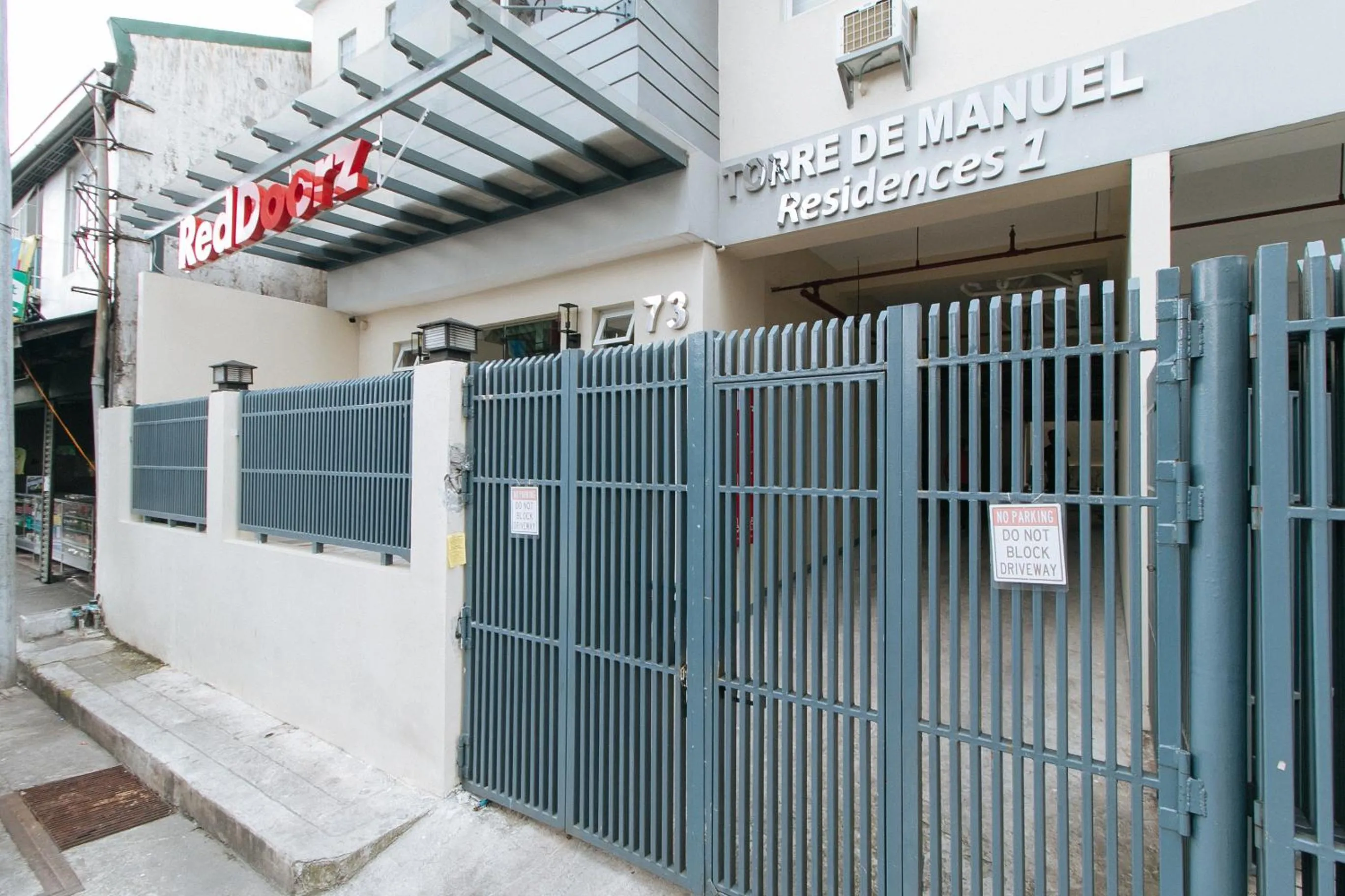 Day in RedDoorz Plus @ Torre De Manuel Residences 1