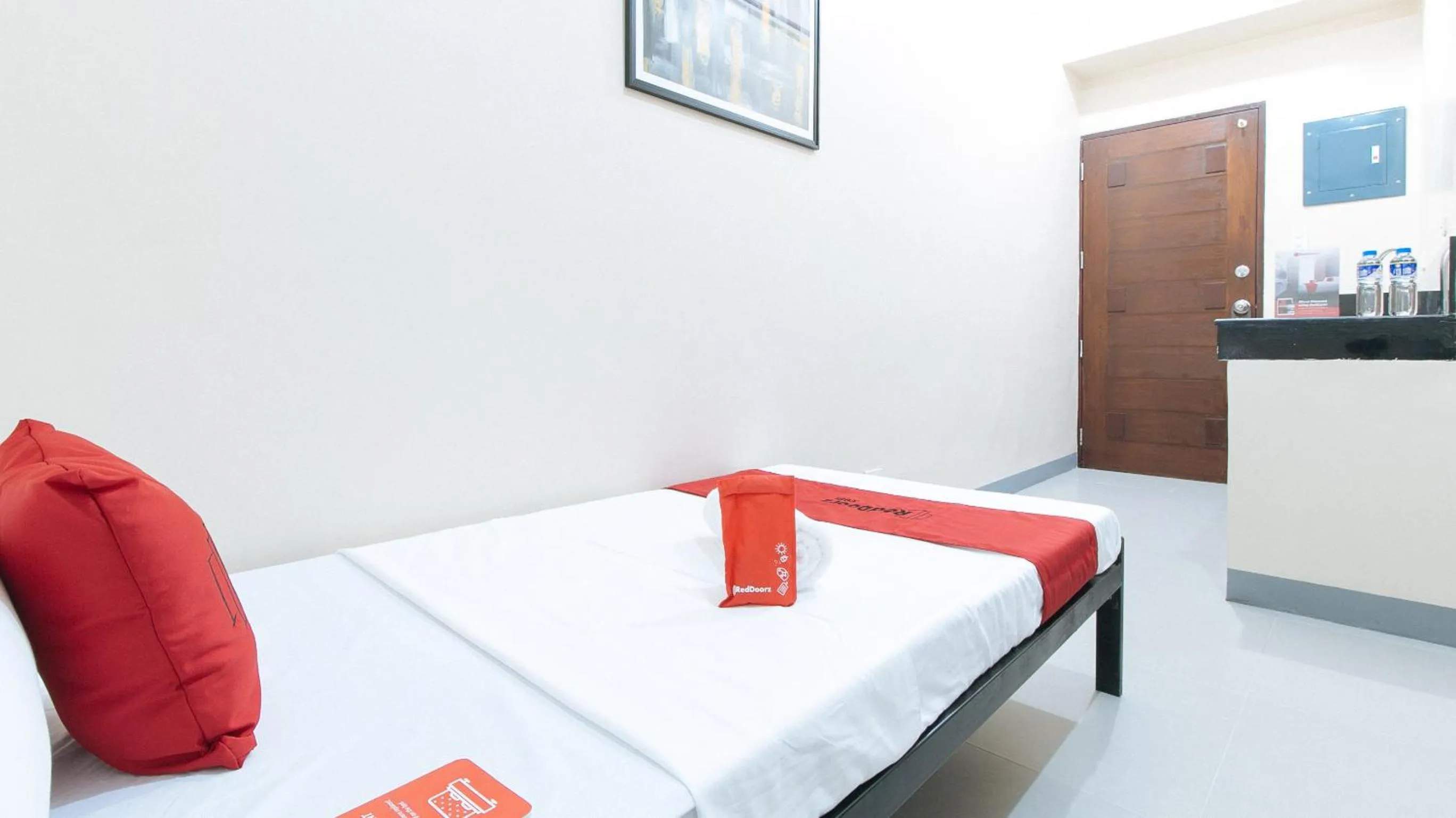 Bed in RedDoorz Plus @ Torre De Manuel Residences 1