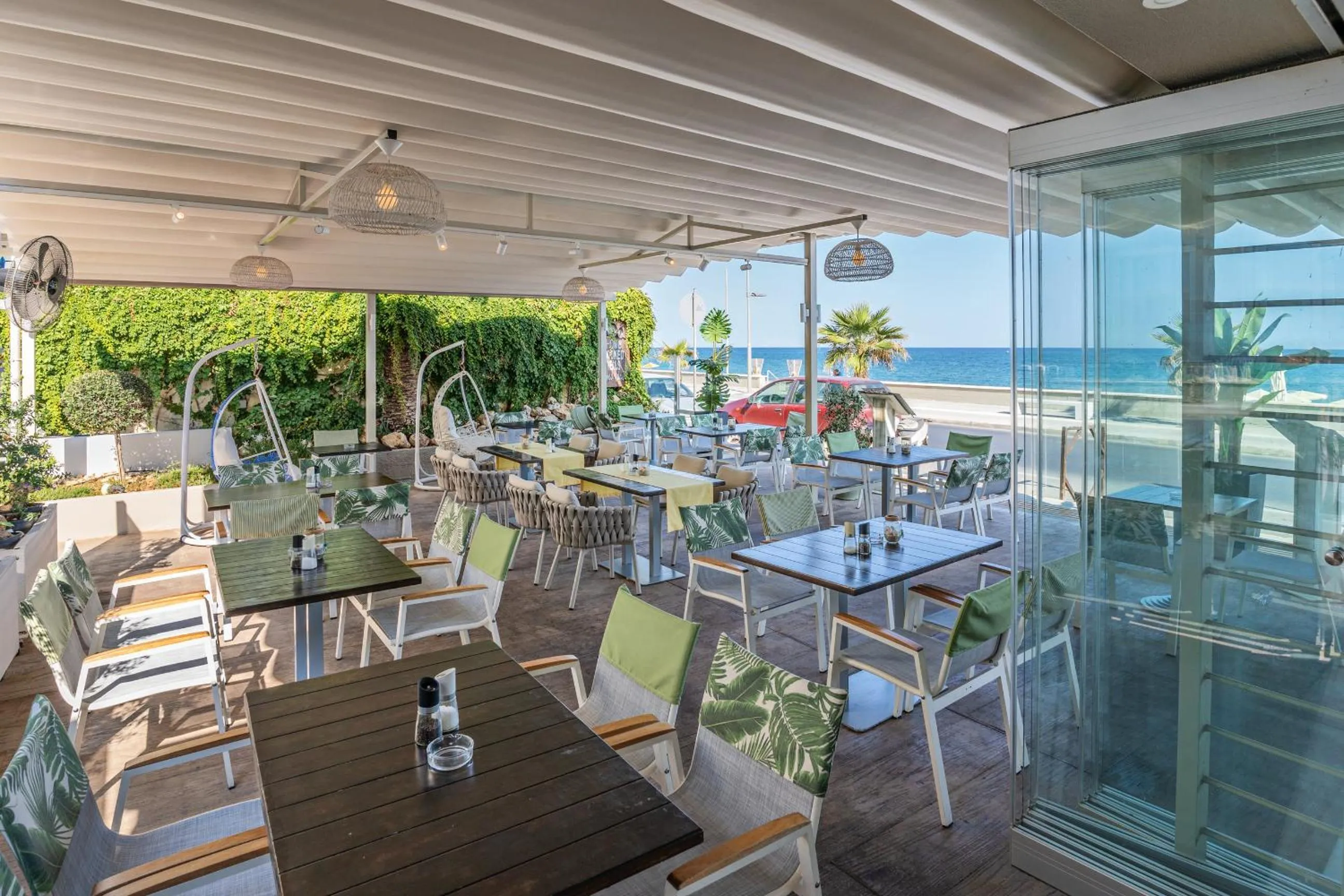 Restaurant/places to eat in Princess Irini Sea Front ApartHotel