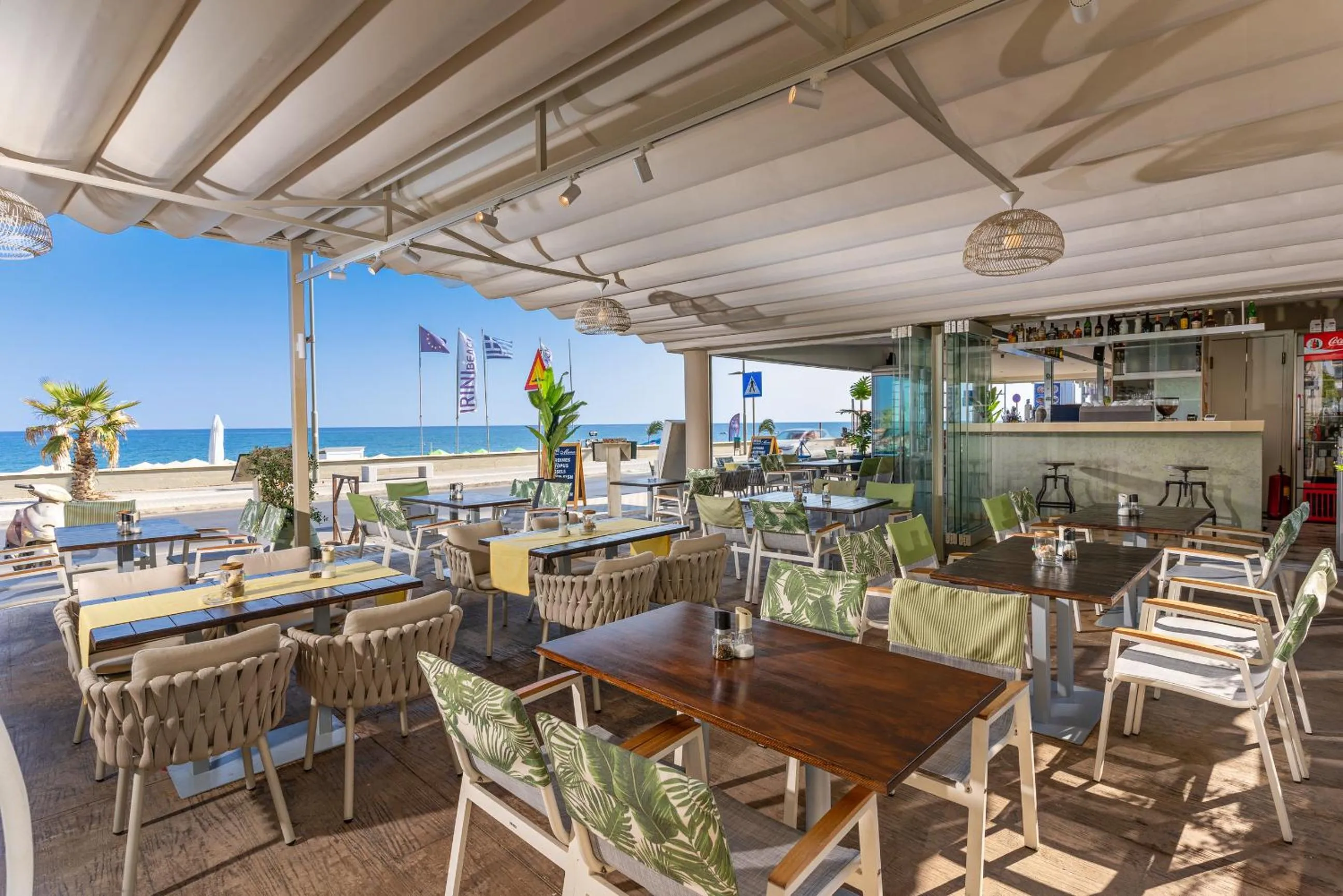 Restaurant/places to eat in Princess Irini Sea Front ApartHotel