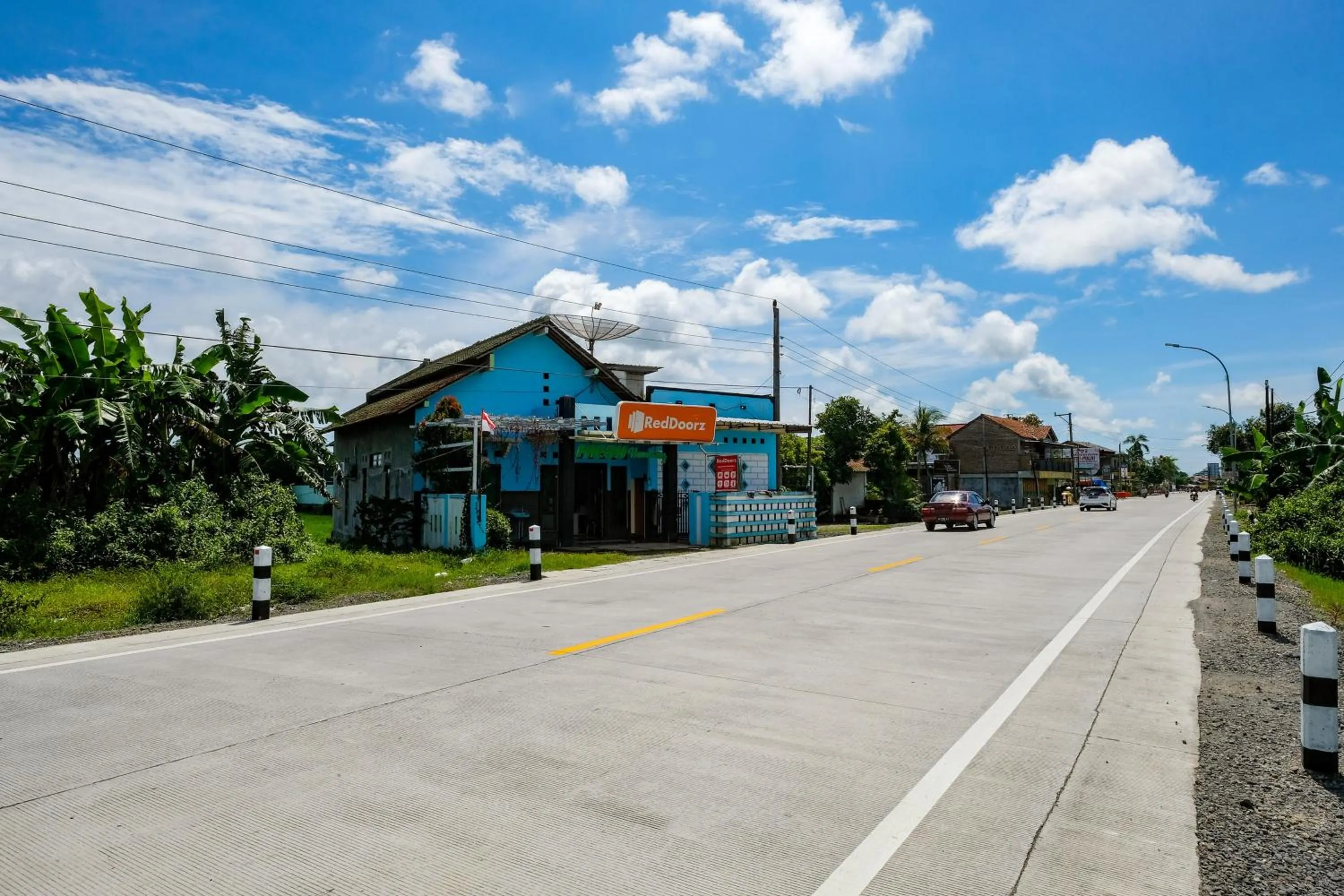 Facade/entrance in RedDoorz near RSUD Kebumen 2
