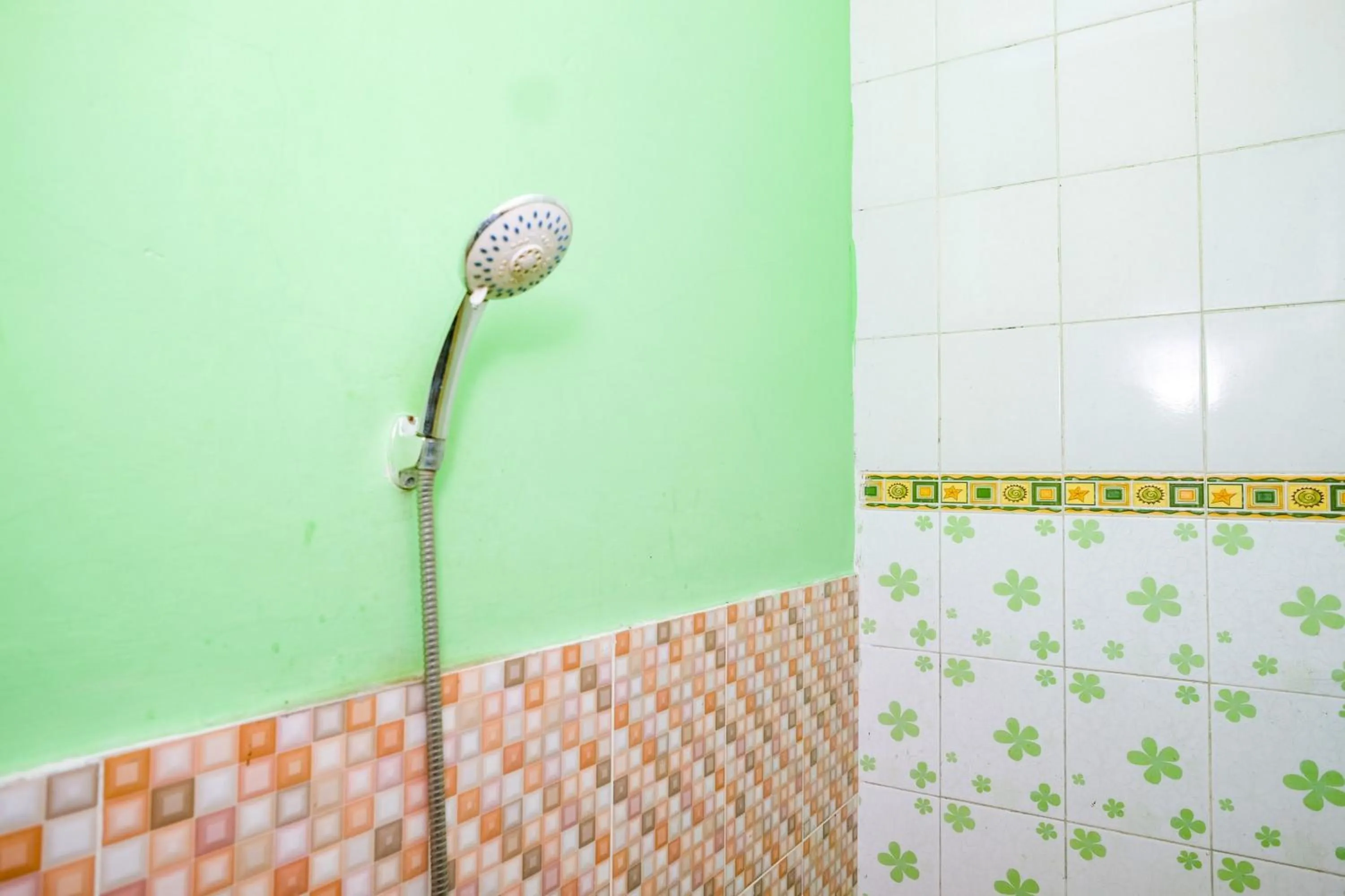 Bathroom in RedDoorz near RSUD Kebumen 2