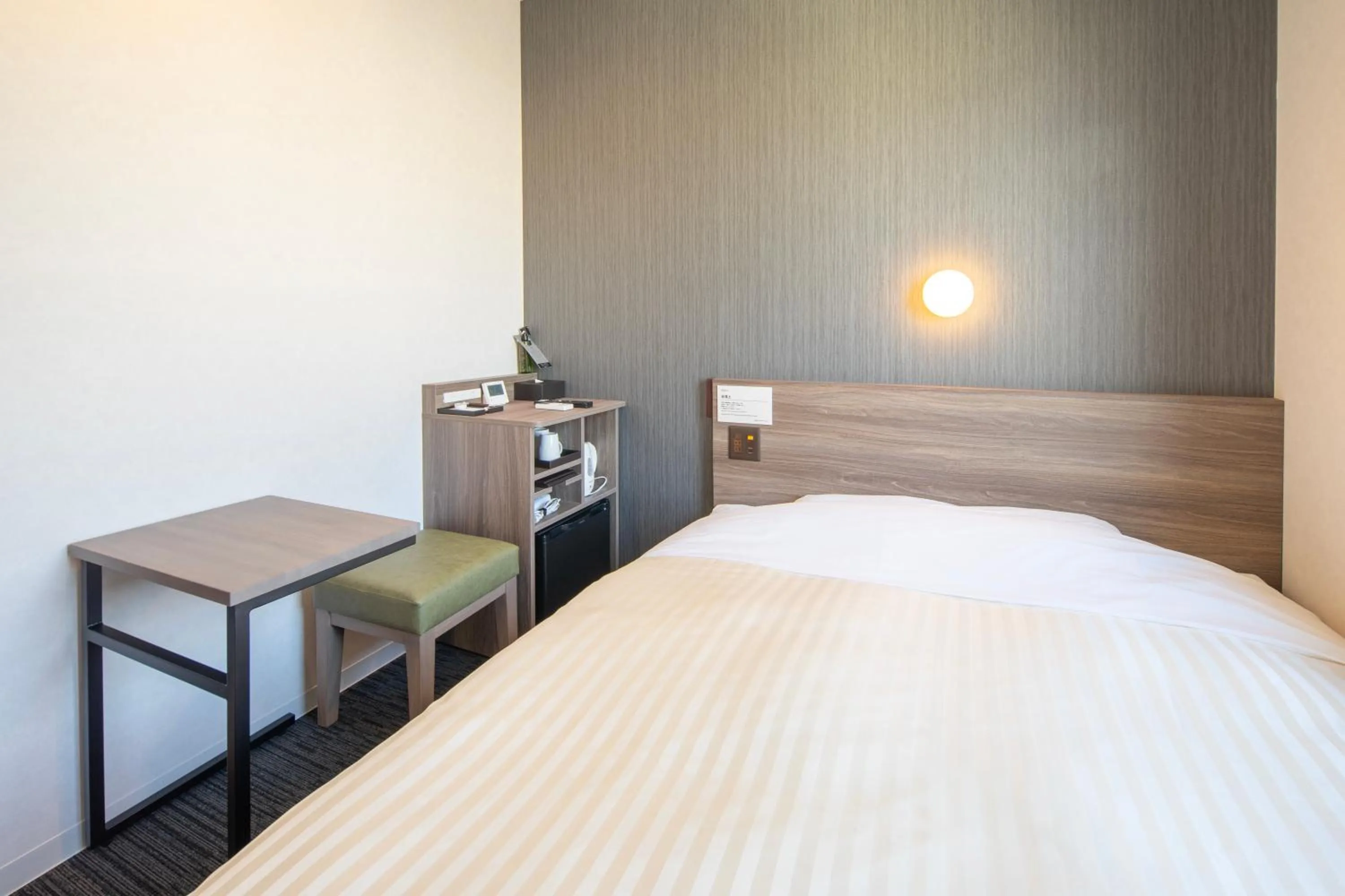 Bed in Super Hotel Hiroshima Yagenboridori