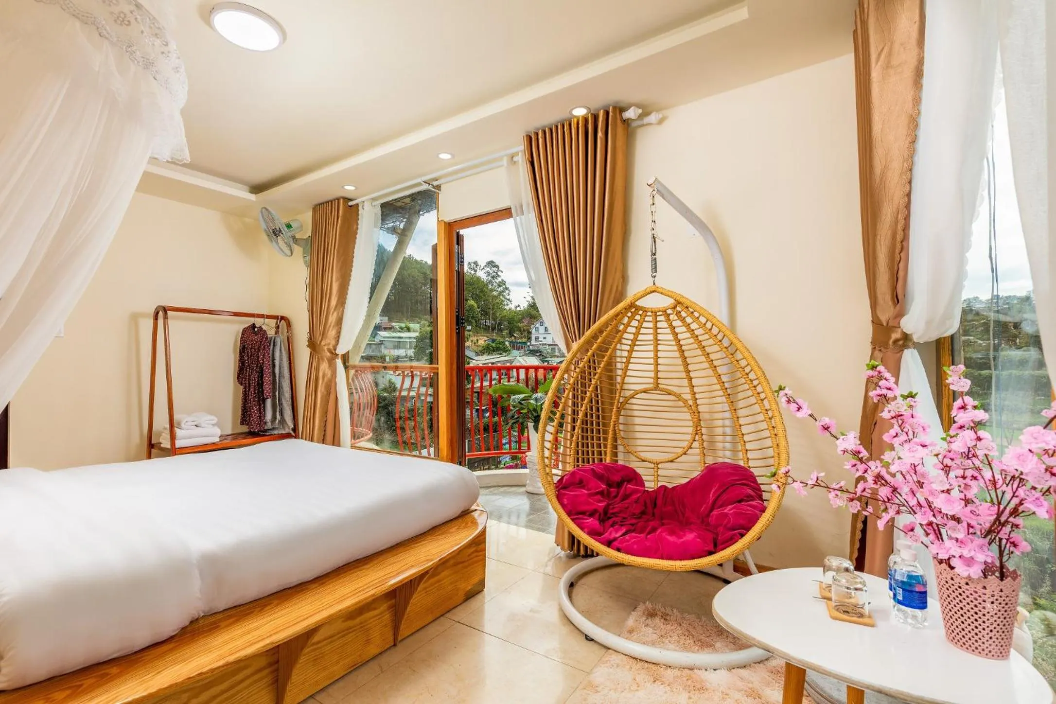 Bed in Đà Lạt Cam ly Hotel