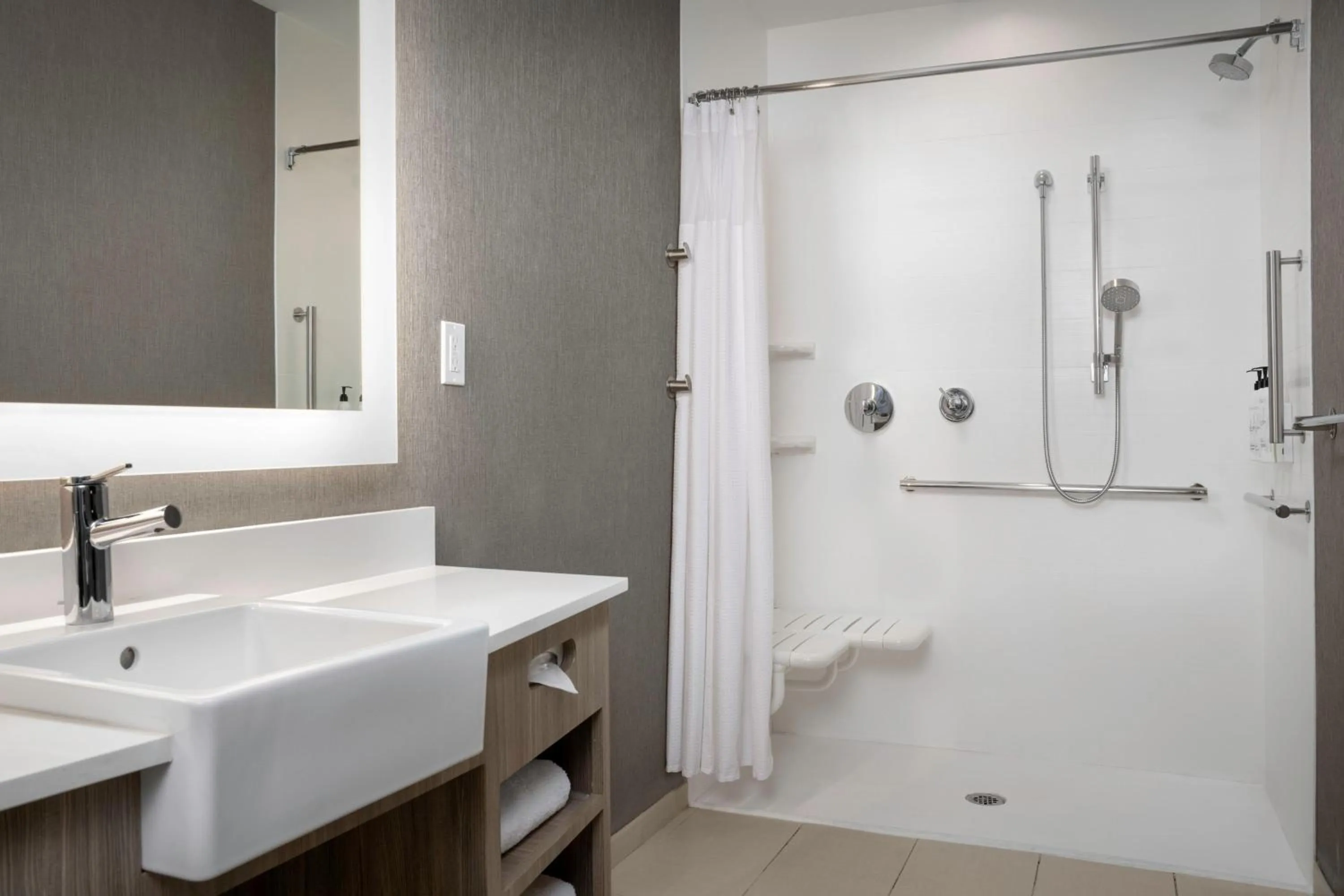 Bathroom in SpringHill Suites by Marriott Birmingham Gardendale