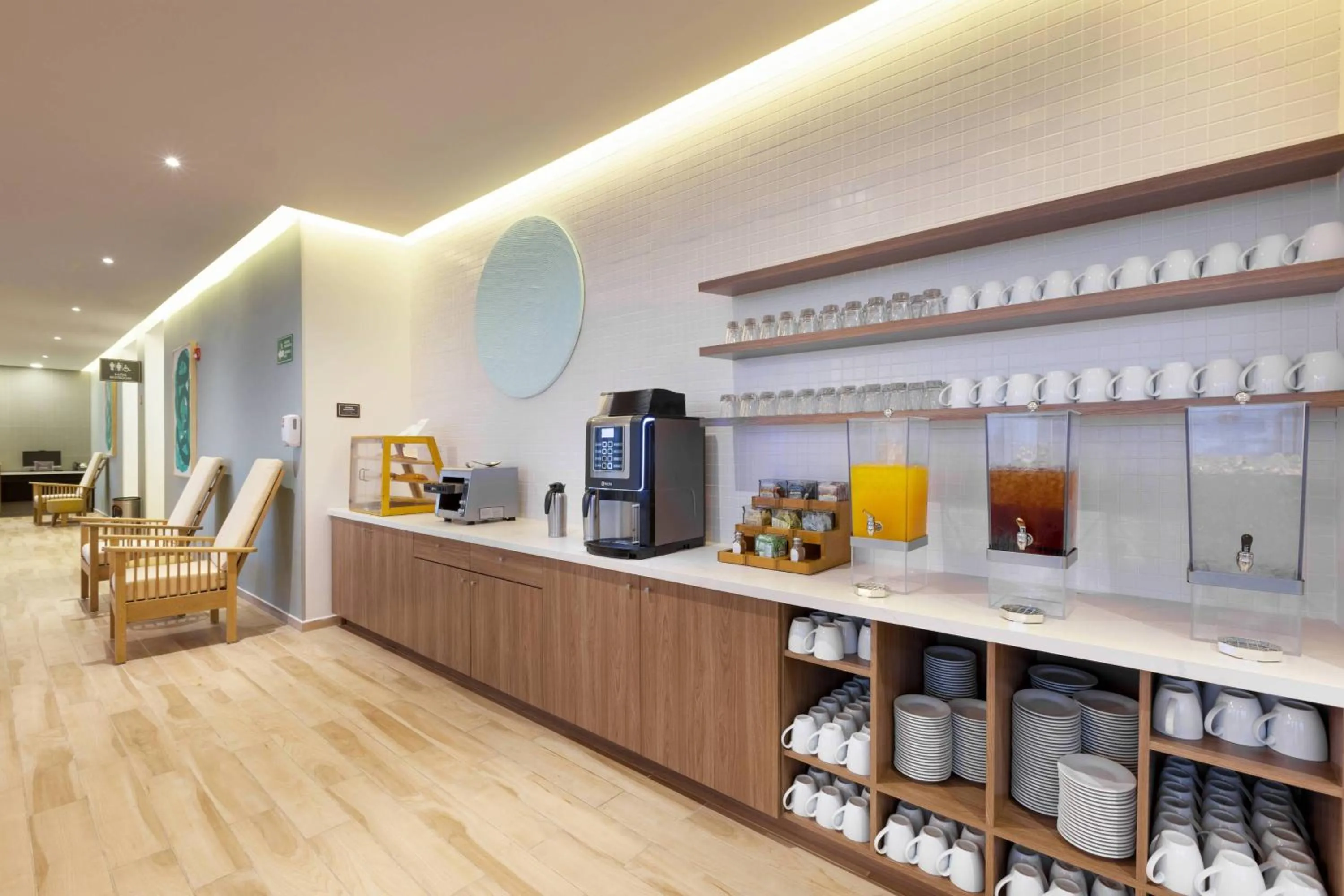 Breakfast in Residence Inn by Marriott Cancun Hotel Zone