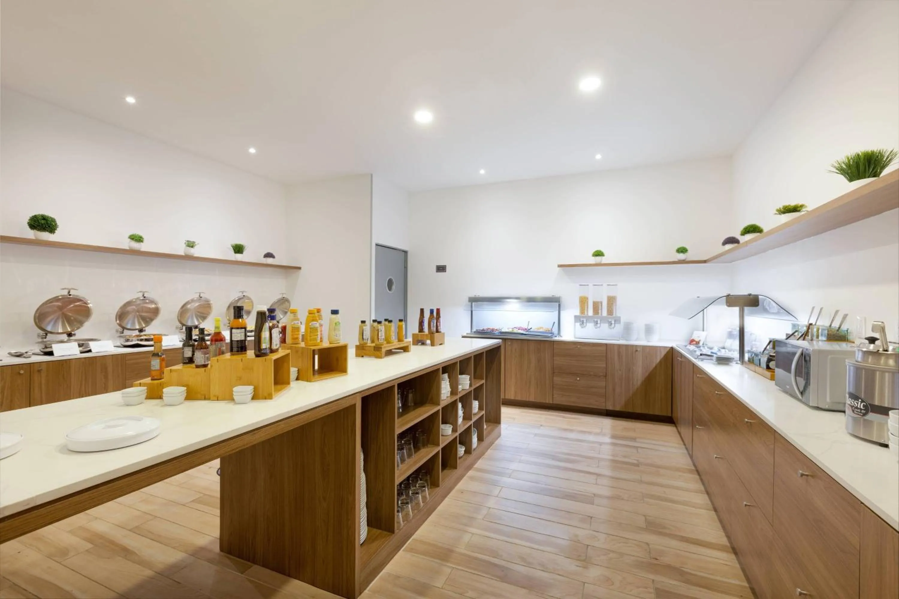 Breakfast in Residence Inn by Marriott Cancun Hotel Zone