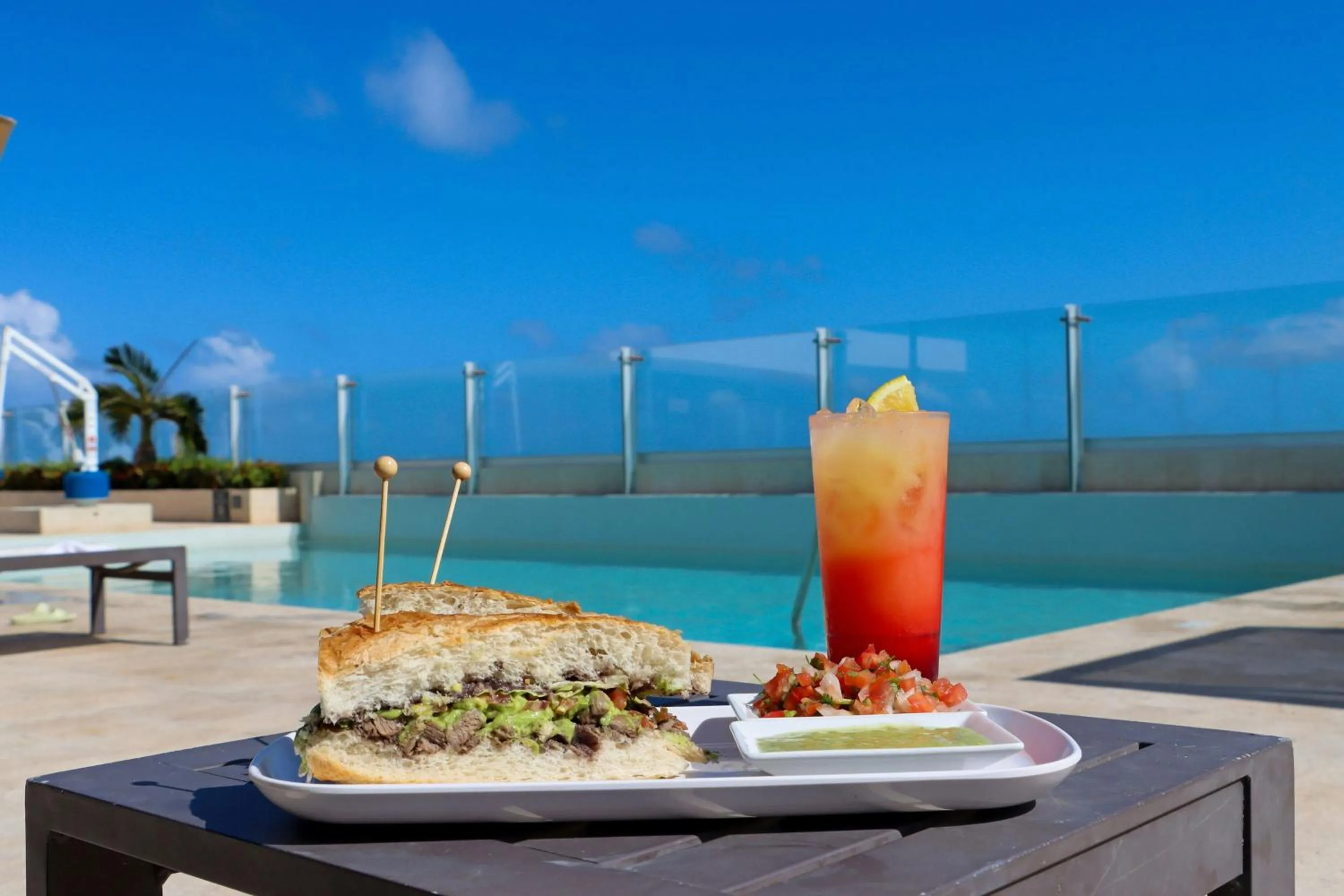 Restaurant/places to eat in Residence Inn by Marriott Cancun Hotel Zone