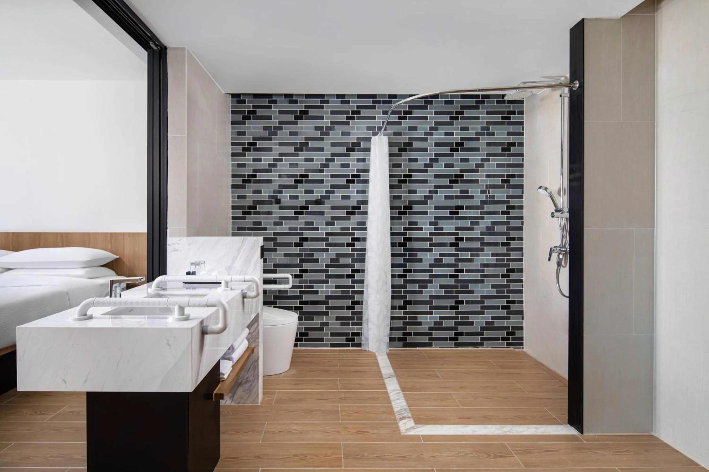 Bathroom, Bed in Fairfield by Marriott Guiyang Guanshanhu