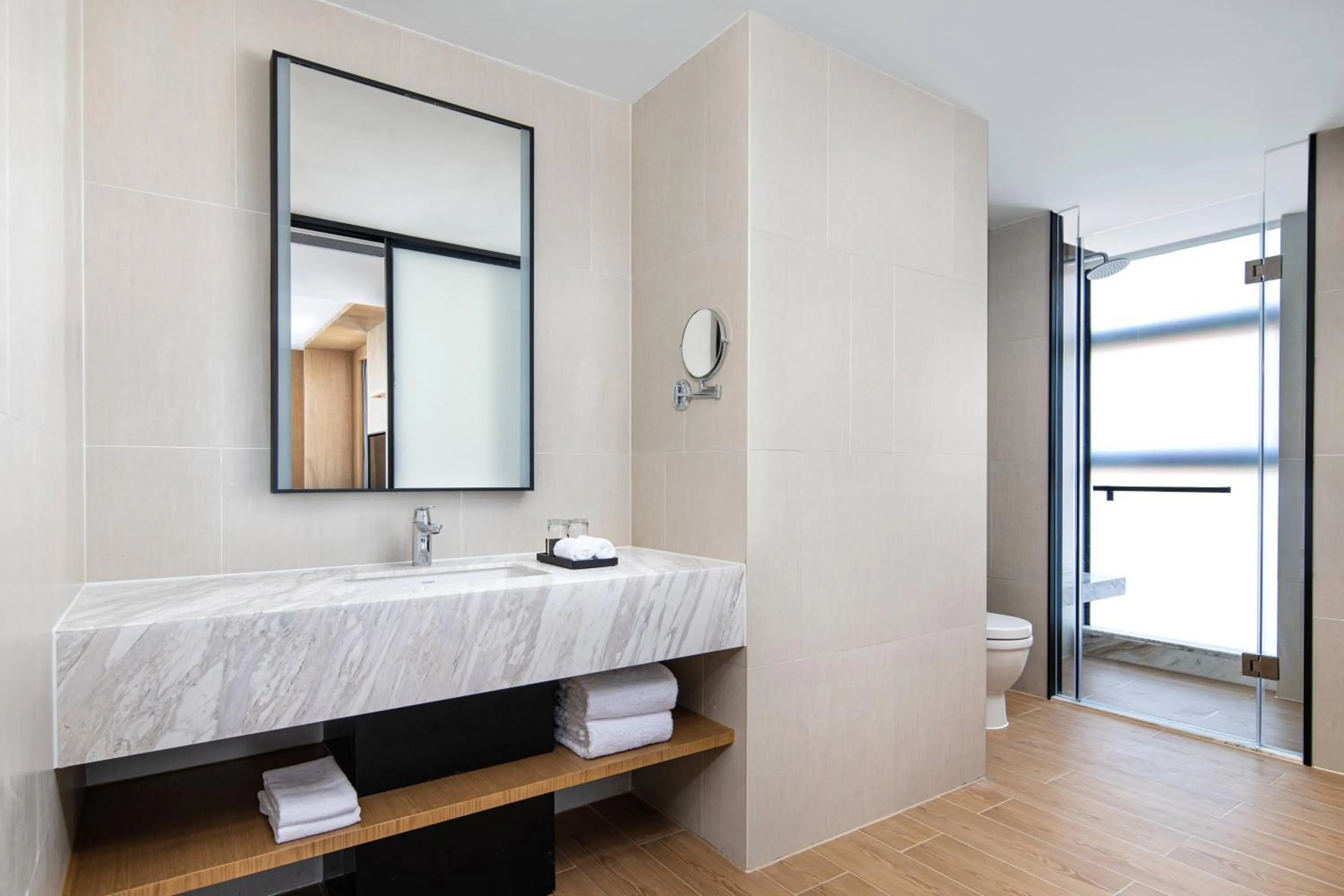 Bathroom, Bed in Fairfield by Marriott Guiyang Guanshanhu