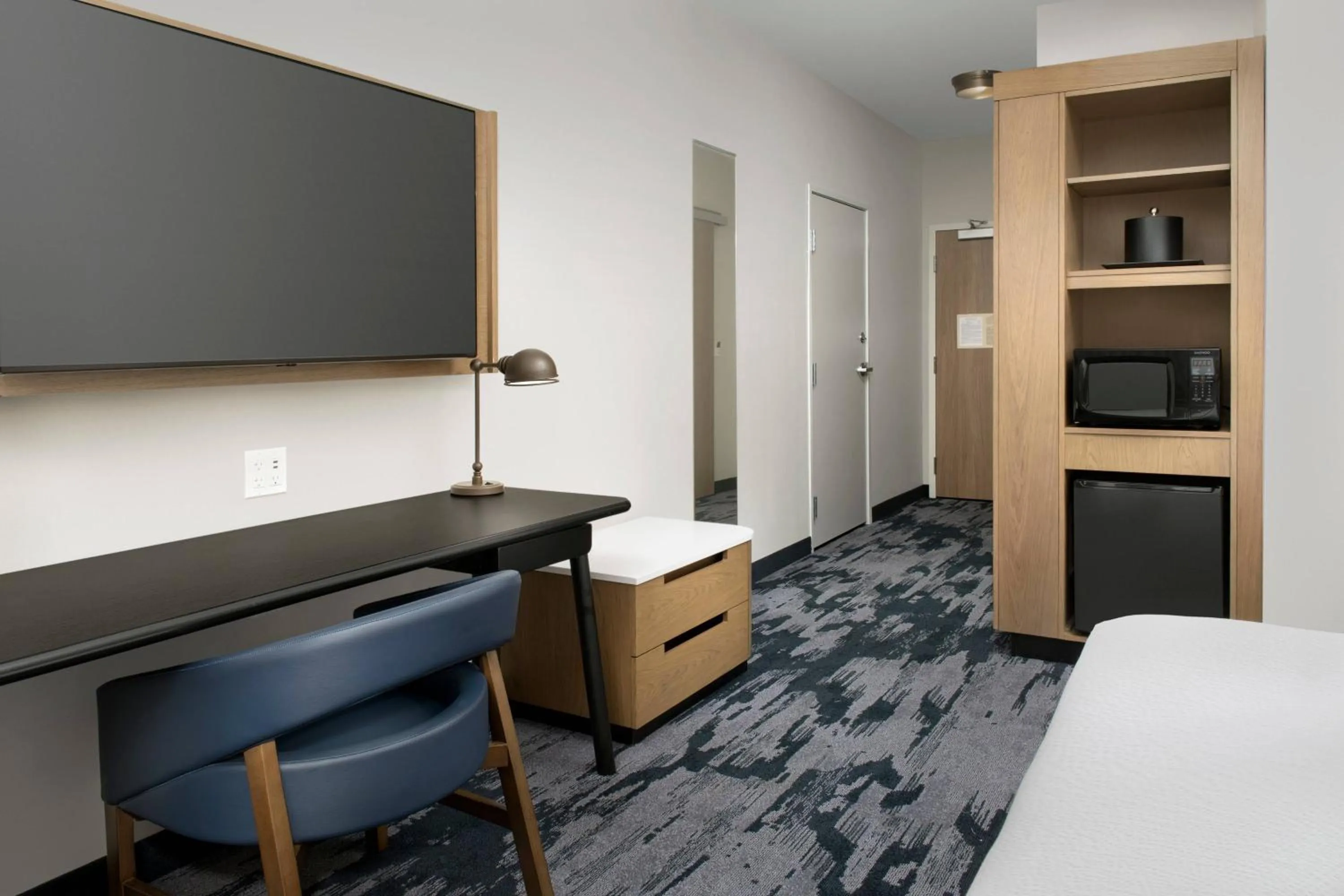Photo of the whole room, Bed in Fairfield Inn & Suites by Marriott Santa Rosa Rohnert Park