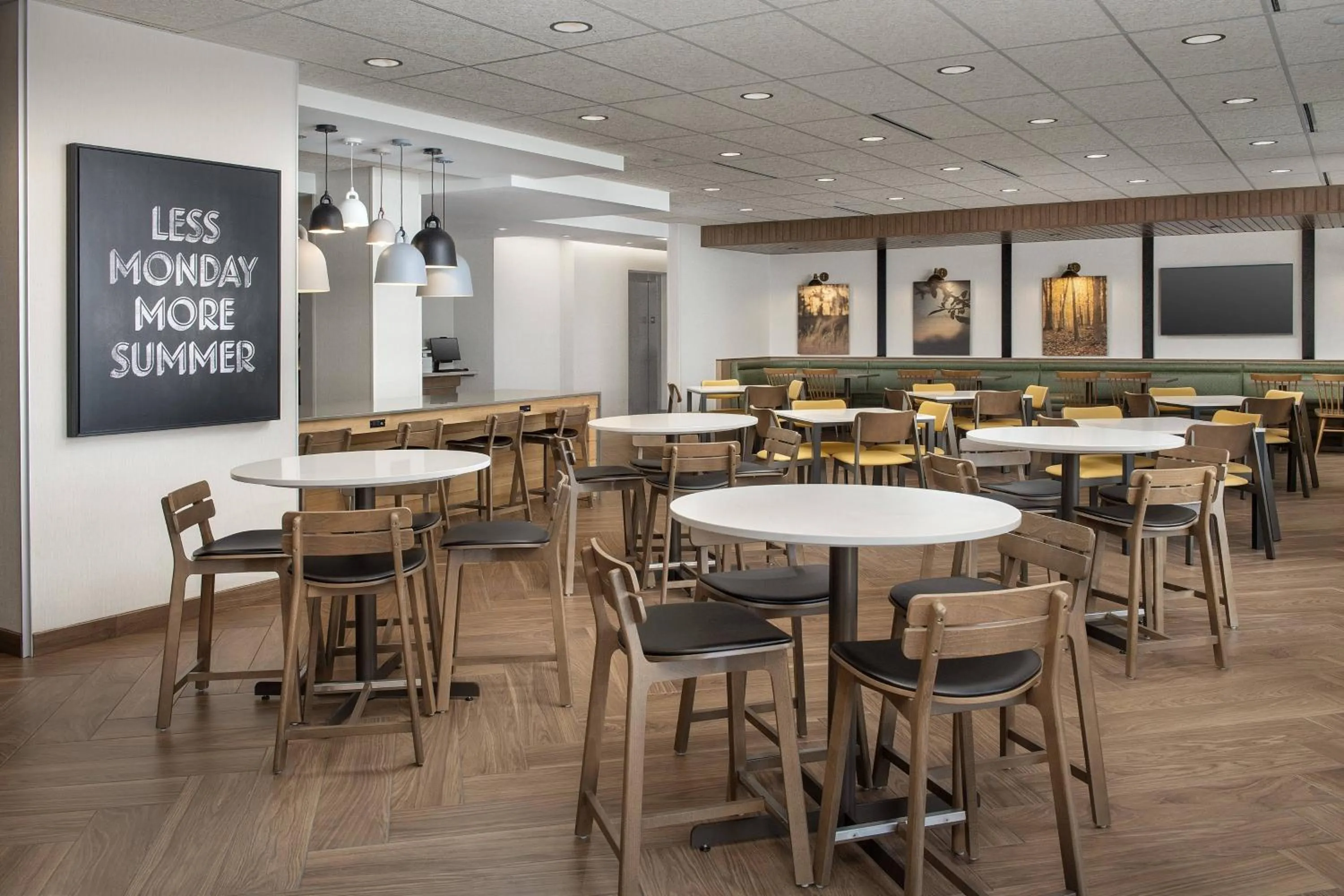 Breakfast in Fairfield Inn & Suites by Marriott Santa Rosa Rohnert Park