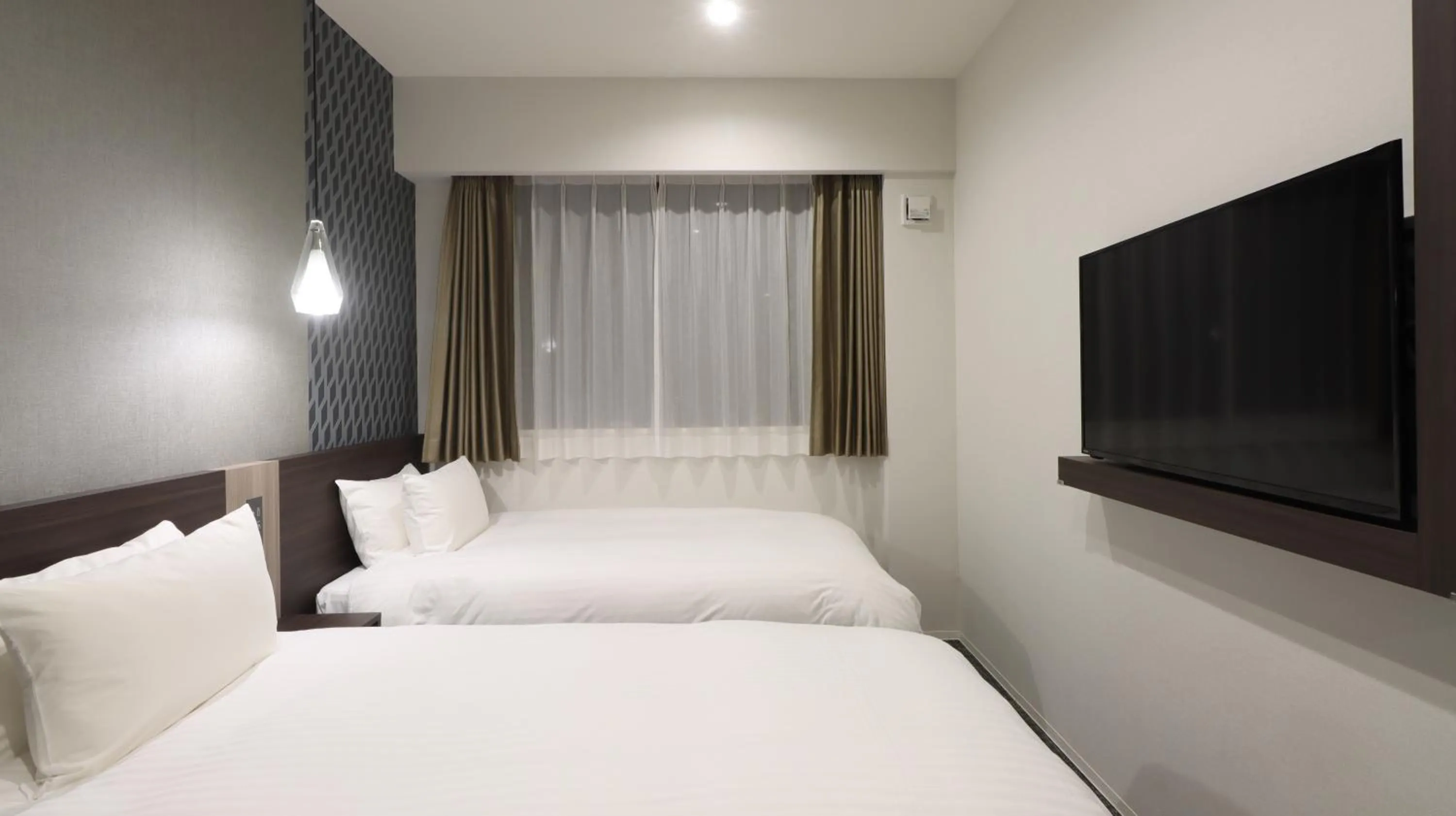 Bed in Wander Kyoto Nanajo