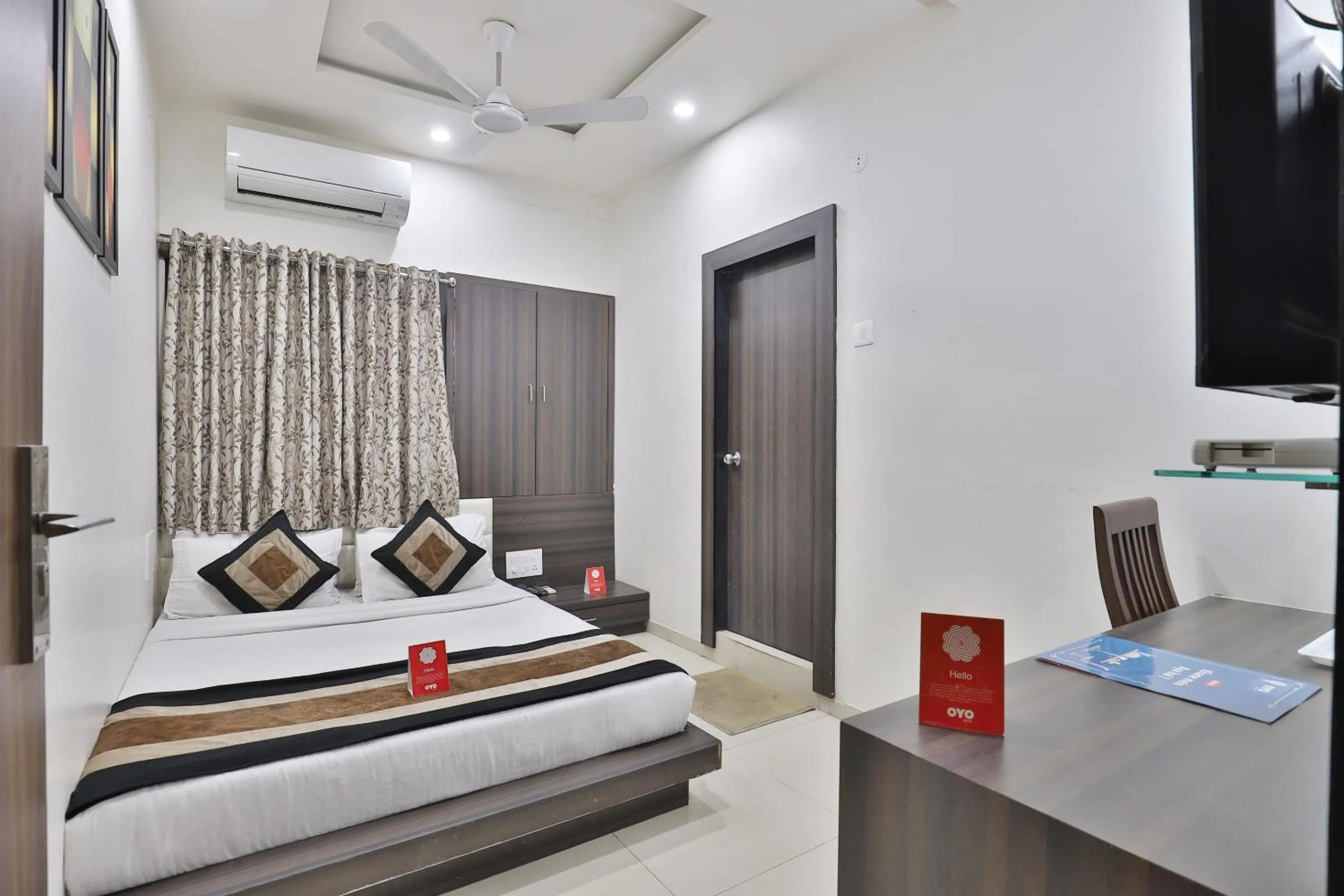 Bedroom in Hotel City Inn