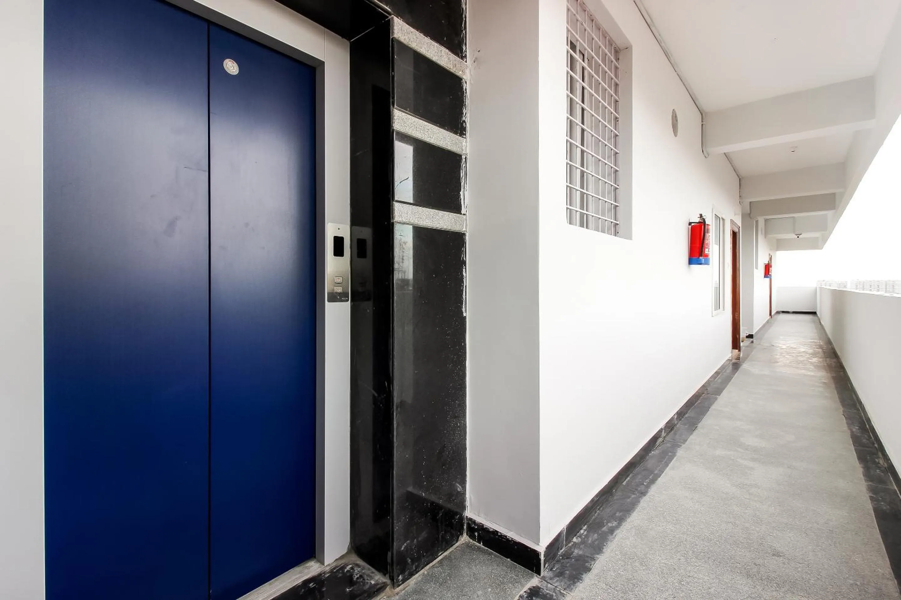 Bedroom in Hotel O Silverkey ,near RTO office kondapur