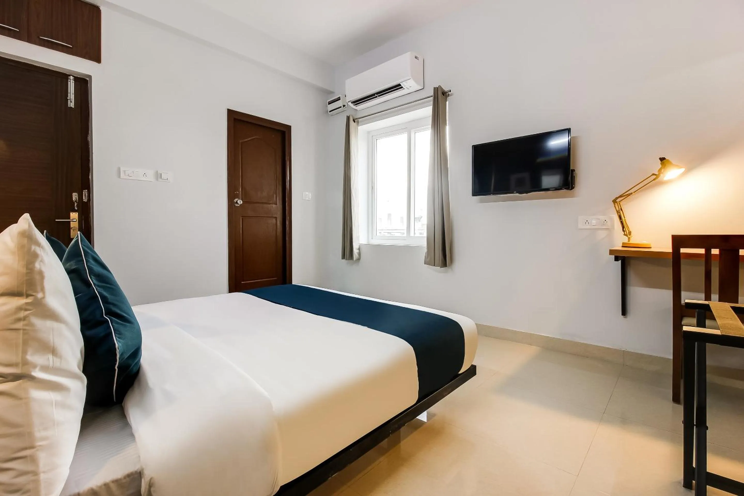 Bedroom, Bed in Hotel O Silverkey ,near RTO office kondapur
