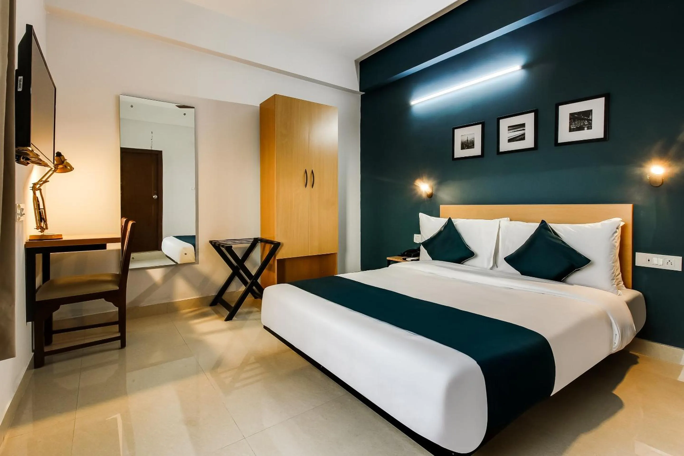 Bedroom, Bed in Hotel O Silverkey ,near RTO office kondapur