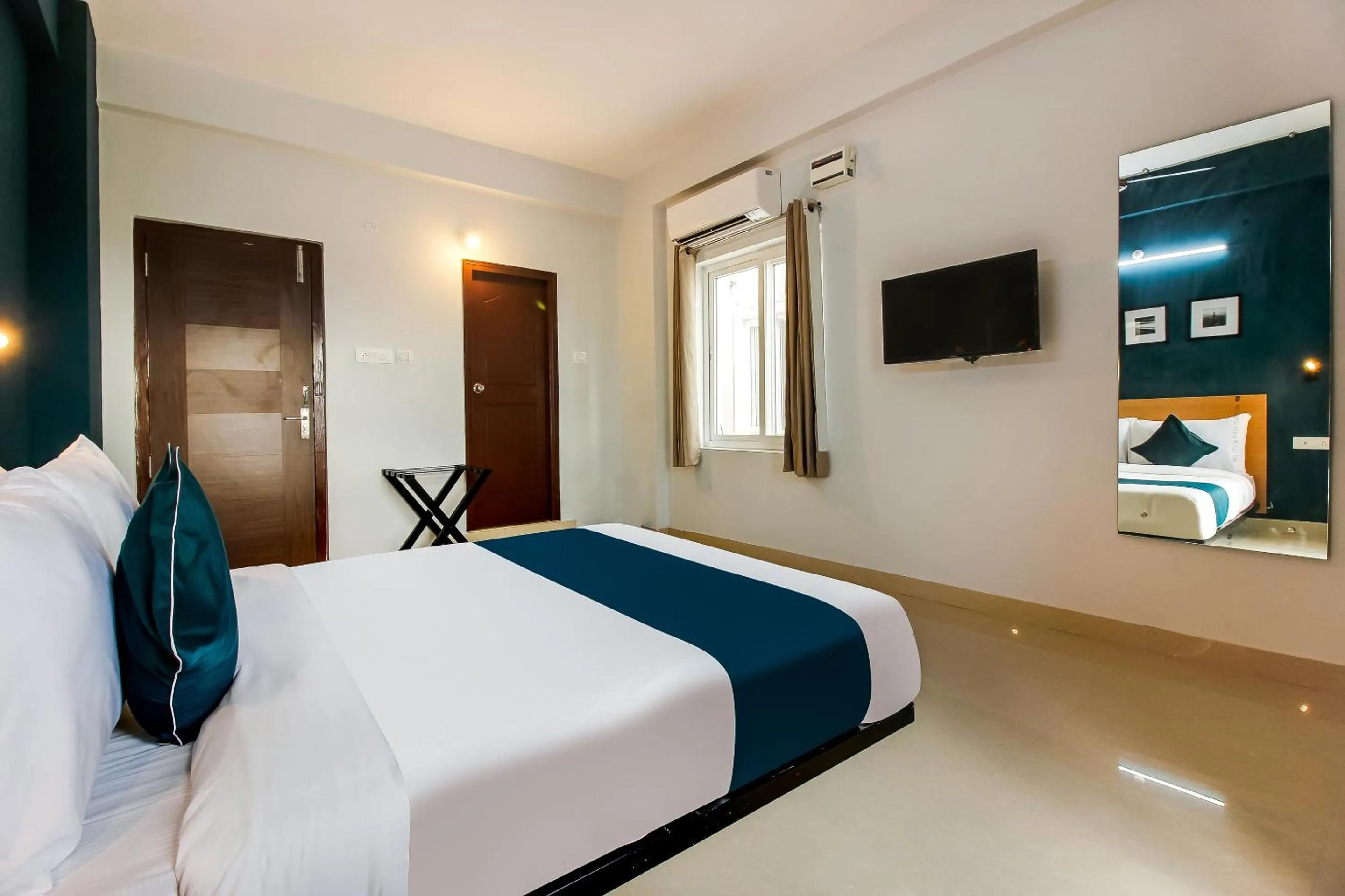 Bedroom, Bed in Hotel O Silverkey ,near RTO office kondapur