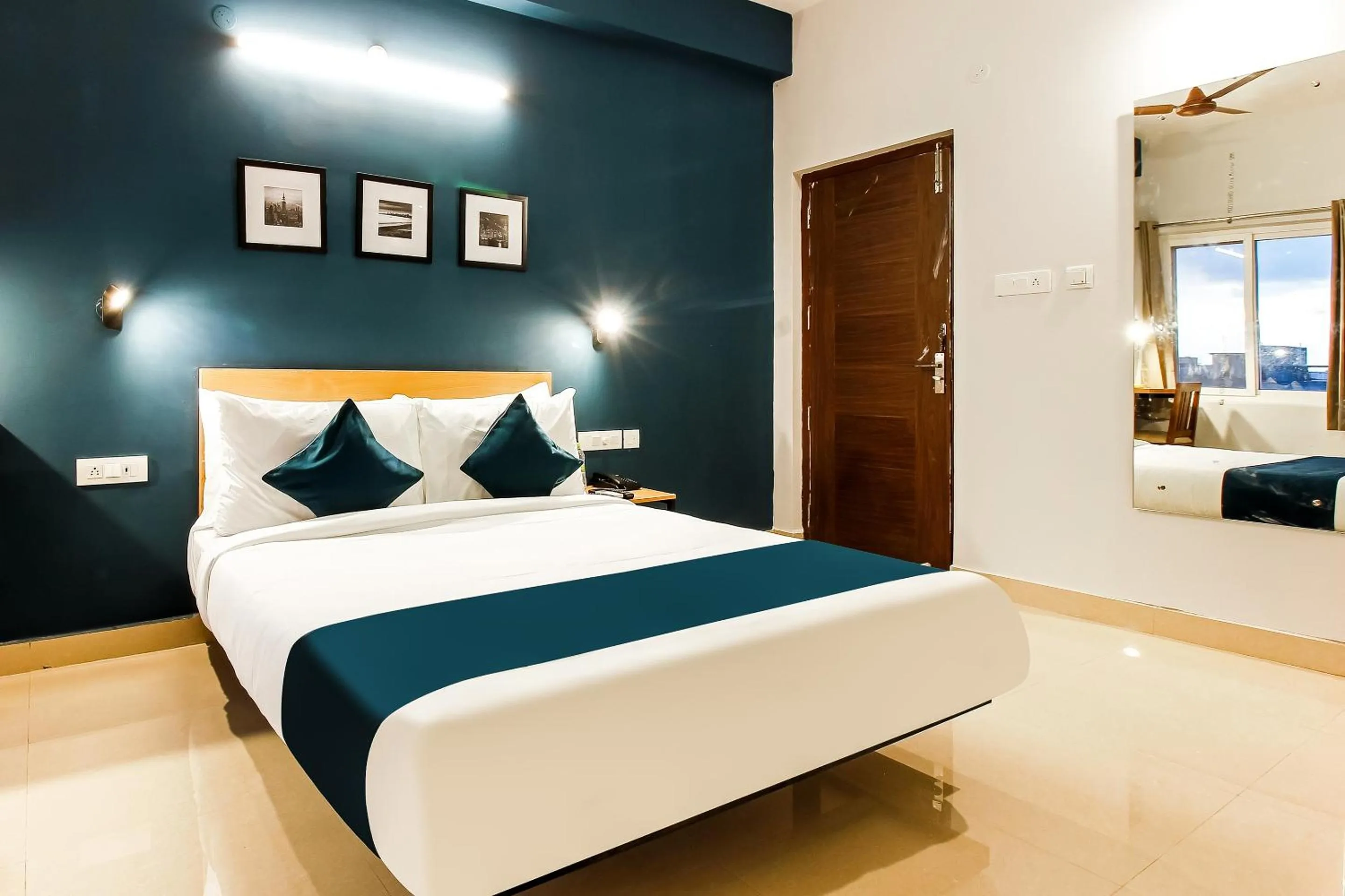 Bedroom, Bed in Hotel O Silverkey ,near RTO office kondapur