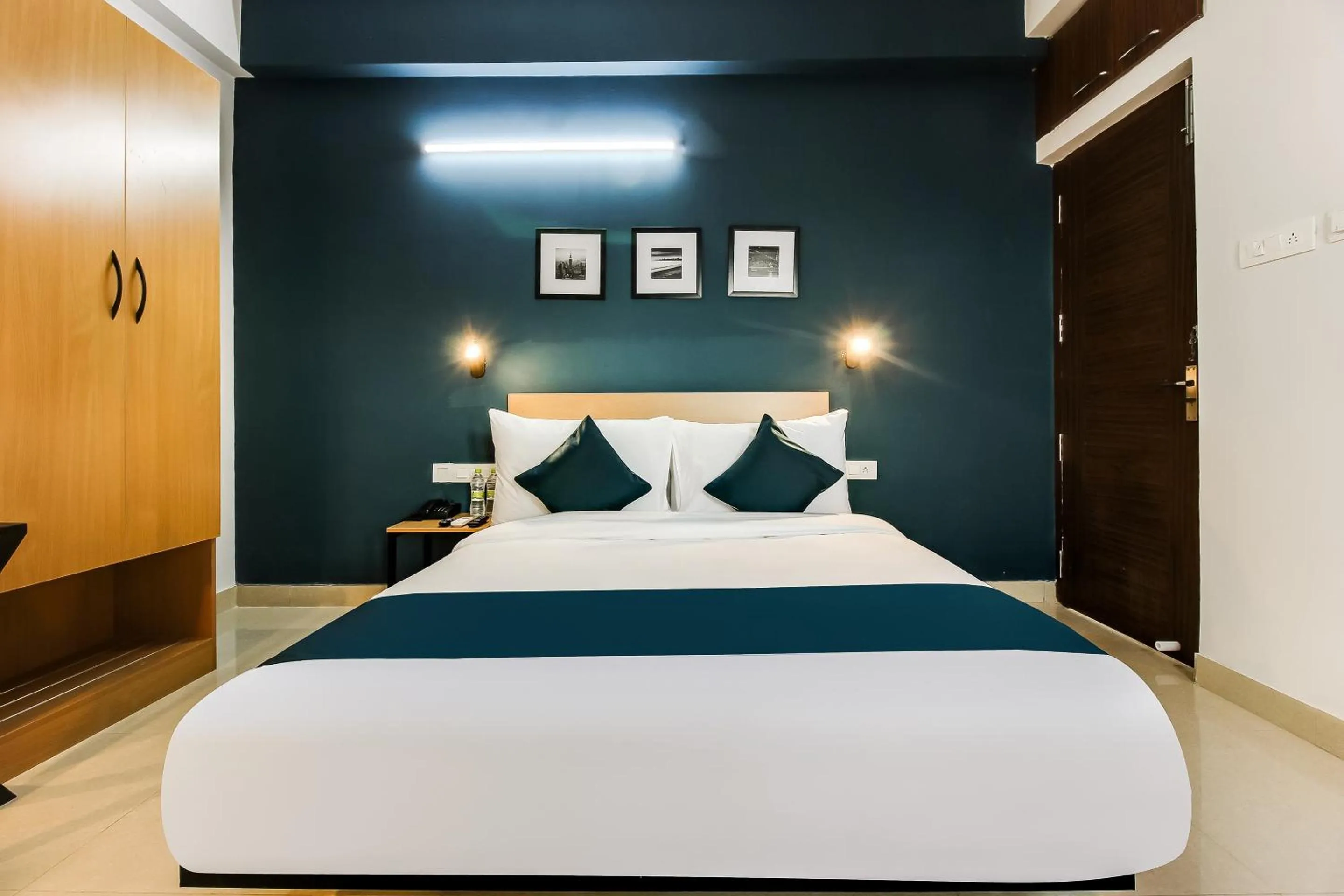 Bedroom, Bed in Hotel O Silverkey ,near RTO office kondapur