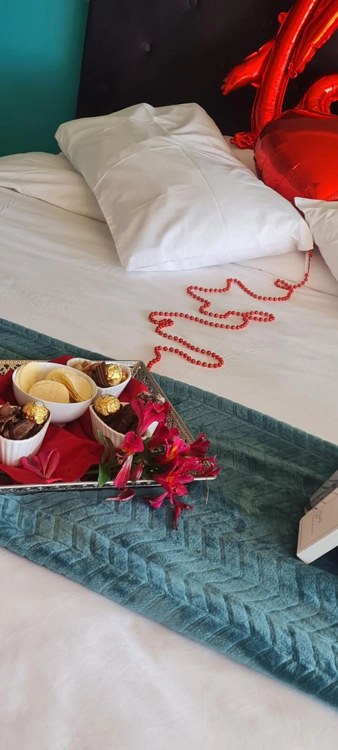 Food and drinks, Bed in Mosswood Bed & Breakfast