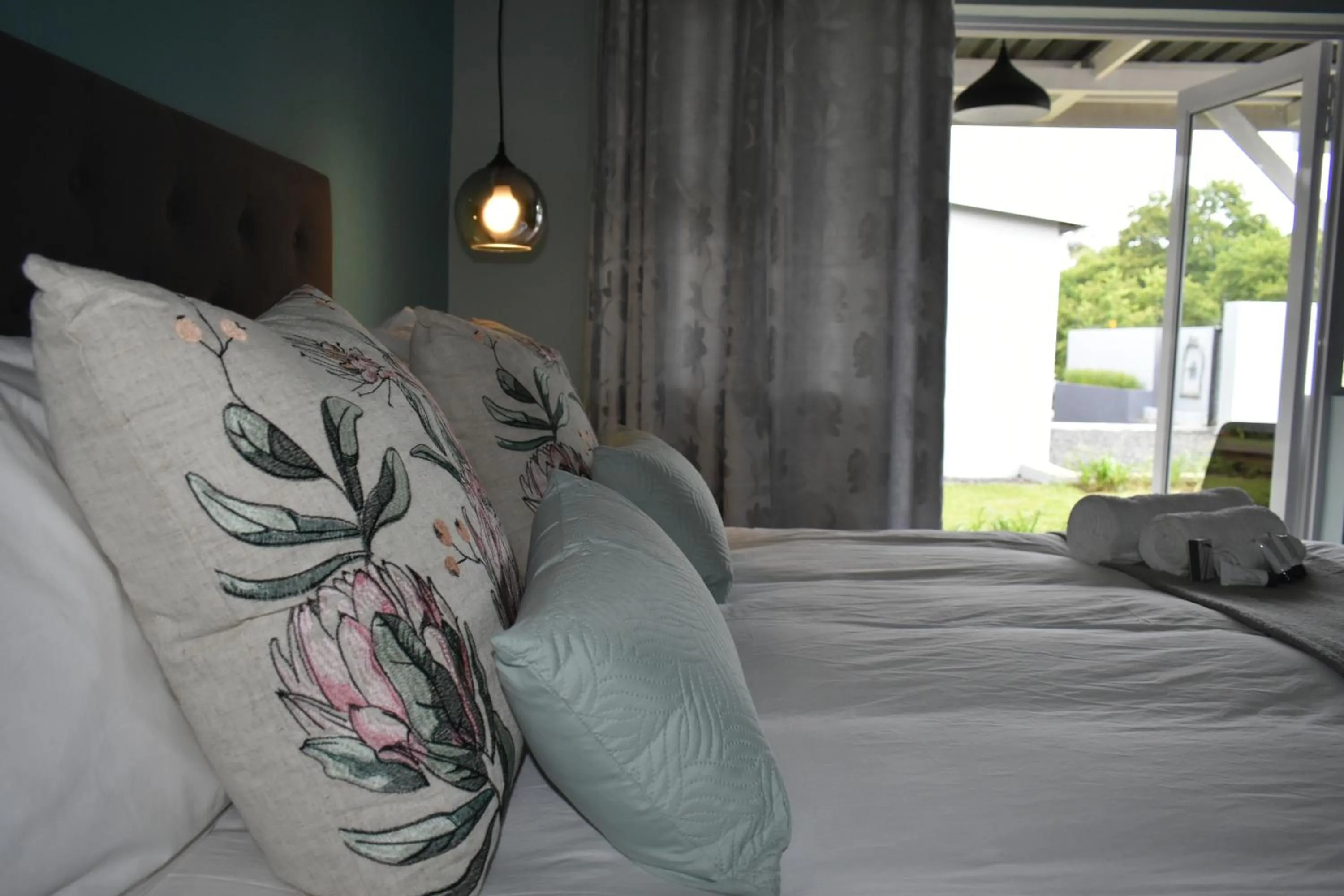 Bed in Mosswood Bed & Breakfast