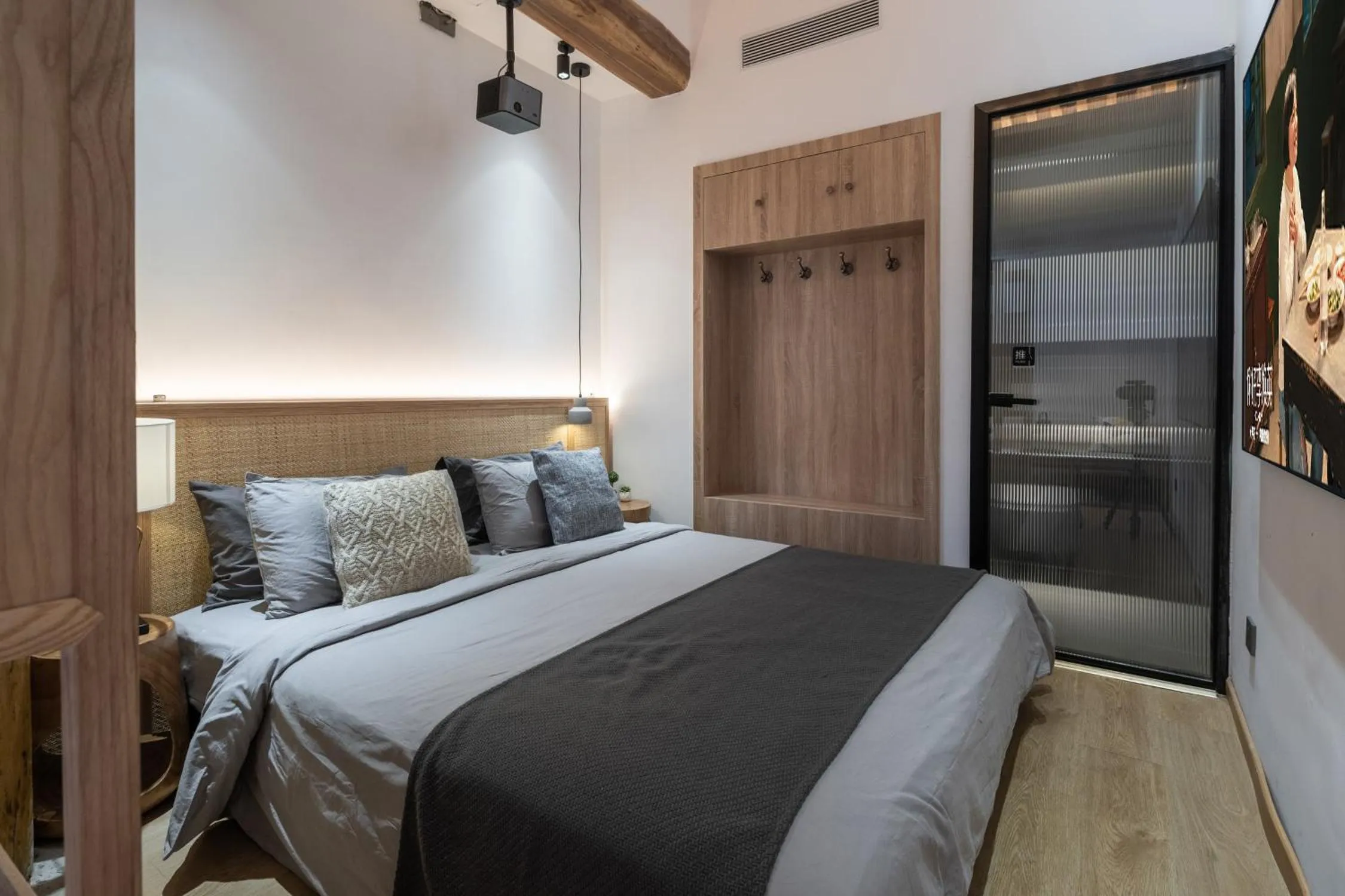 TV and multimedia in Beijing No 5 Courtyard