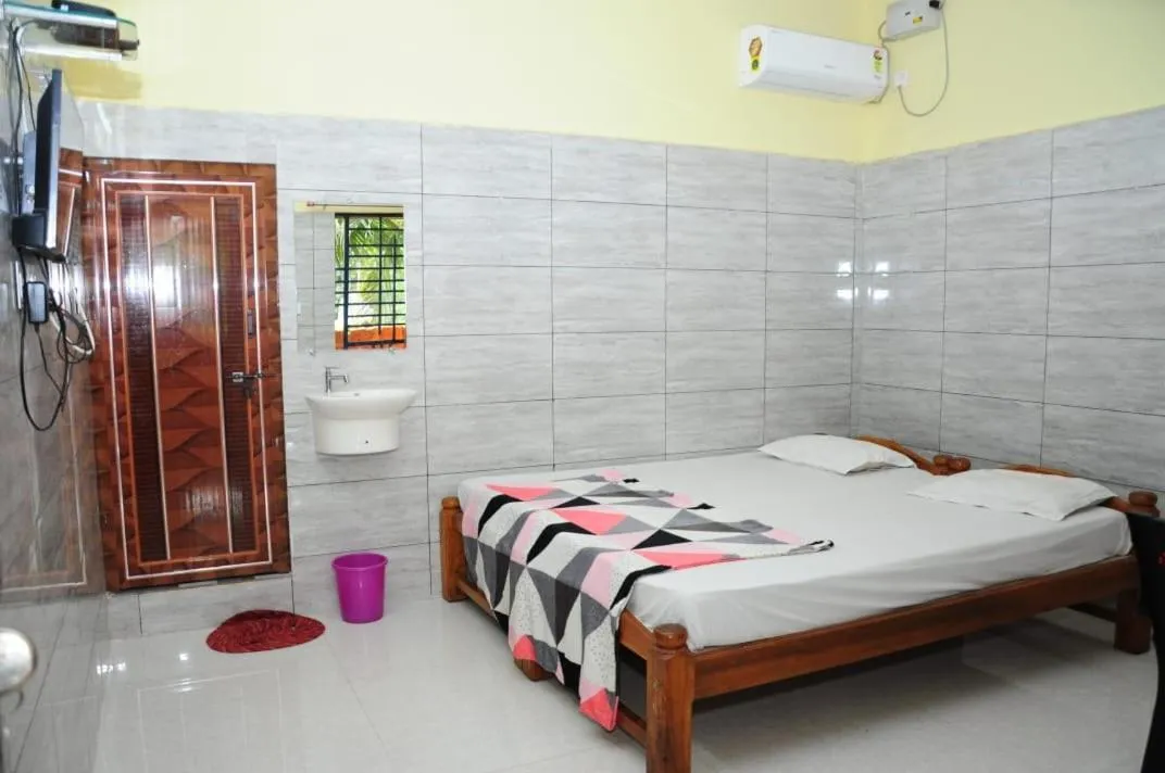 Bed in Aryan residency