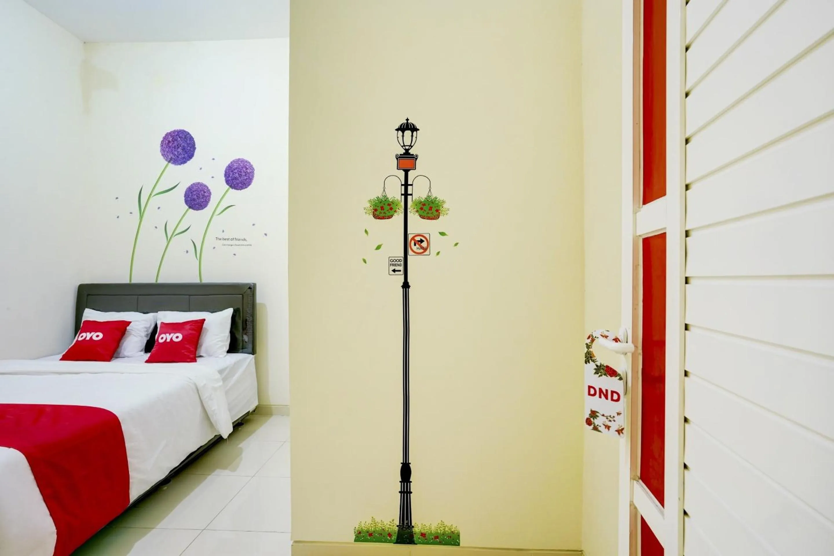 Bedroom, Bed in Capital O Inn App Tenggilis