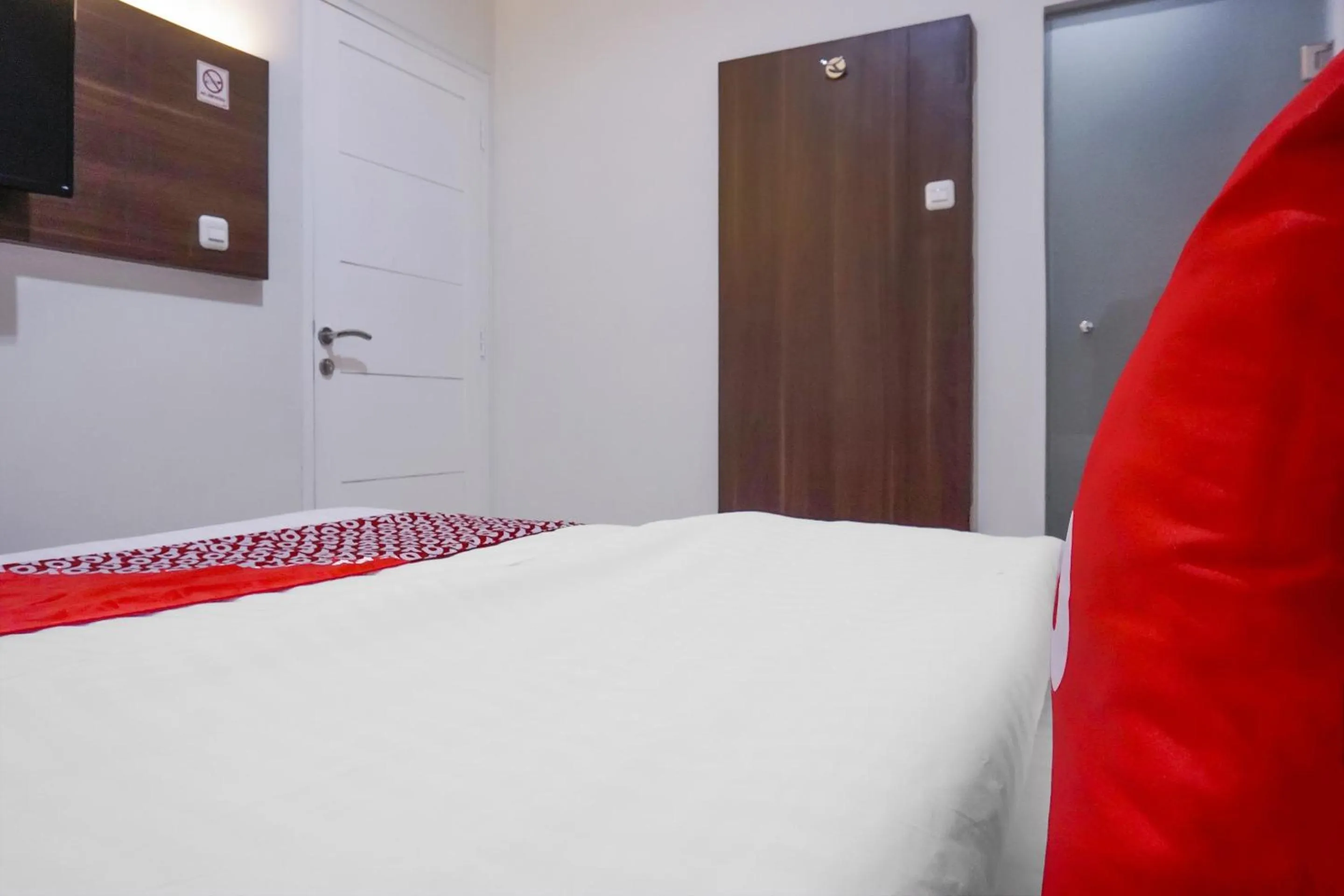 Bedroom, Bed in Hotel O Near Pasar Baru