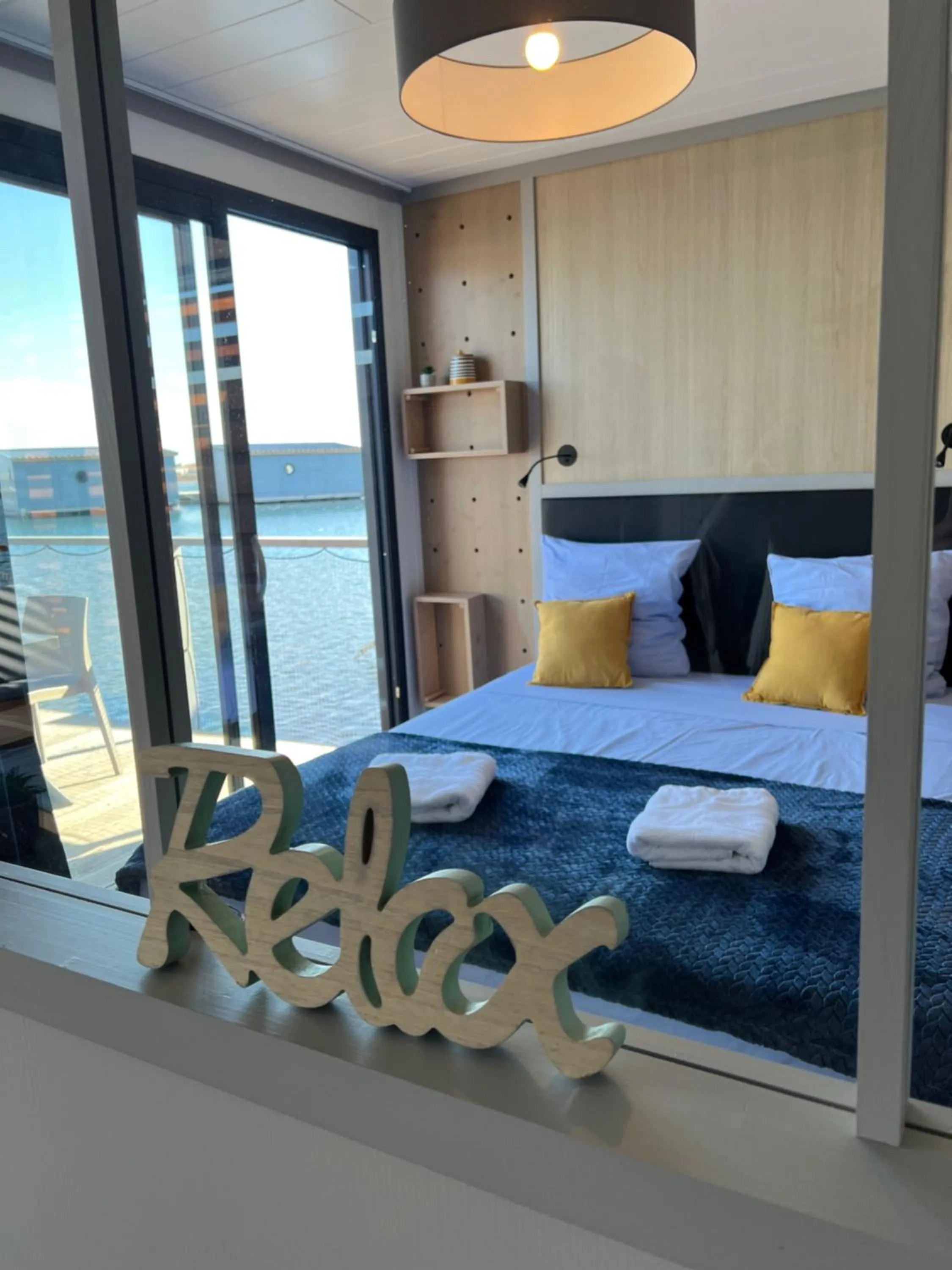 Photo of the whole room, Bed in Les Ilots de Gruissan