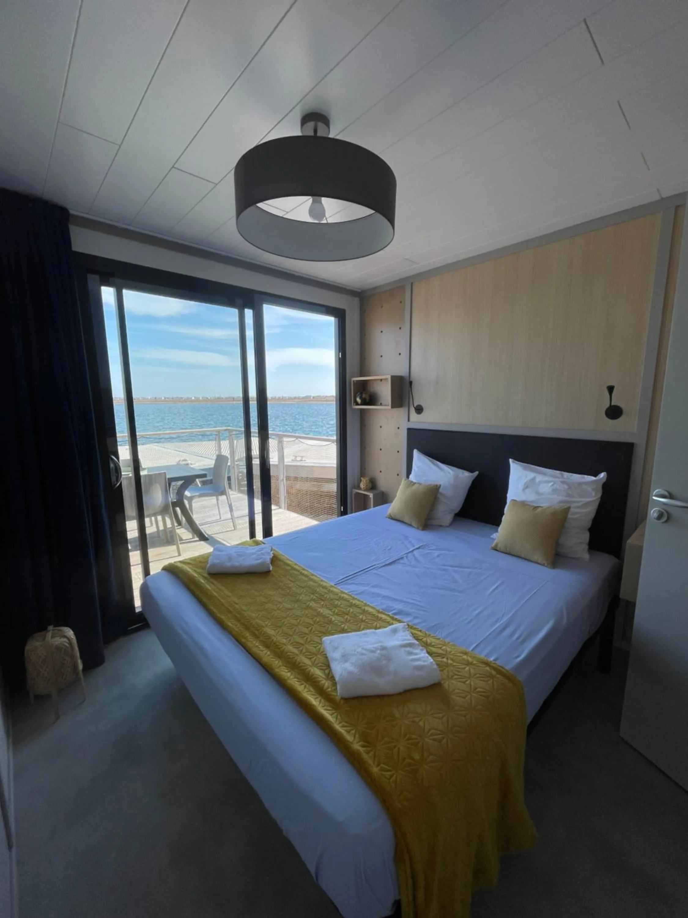 Bedroom, Bed in Les Ilots de Gruissan