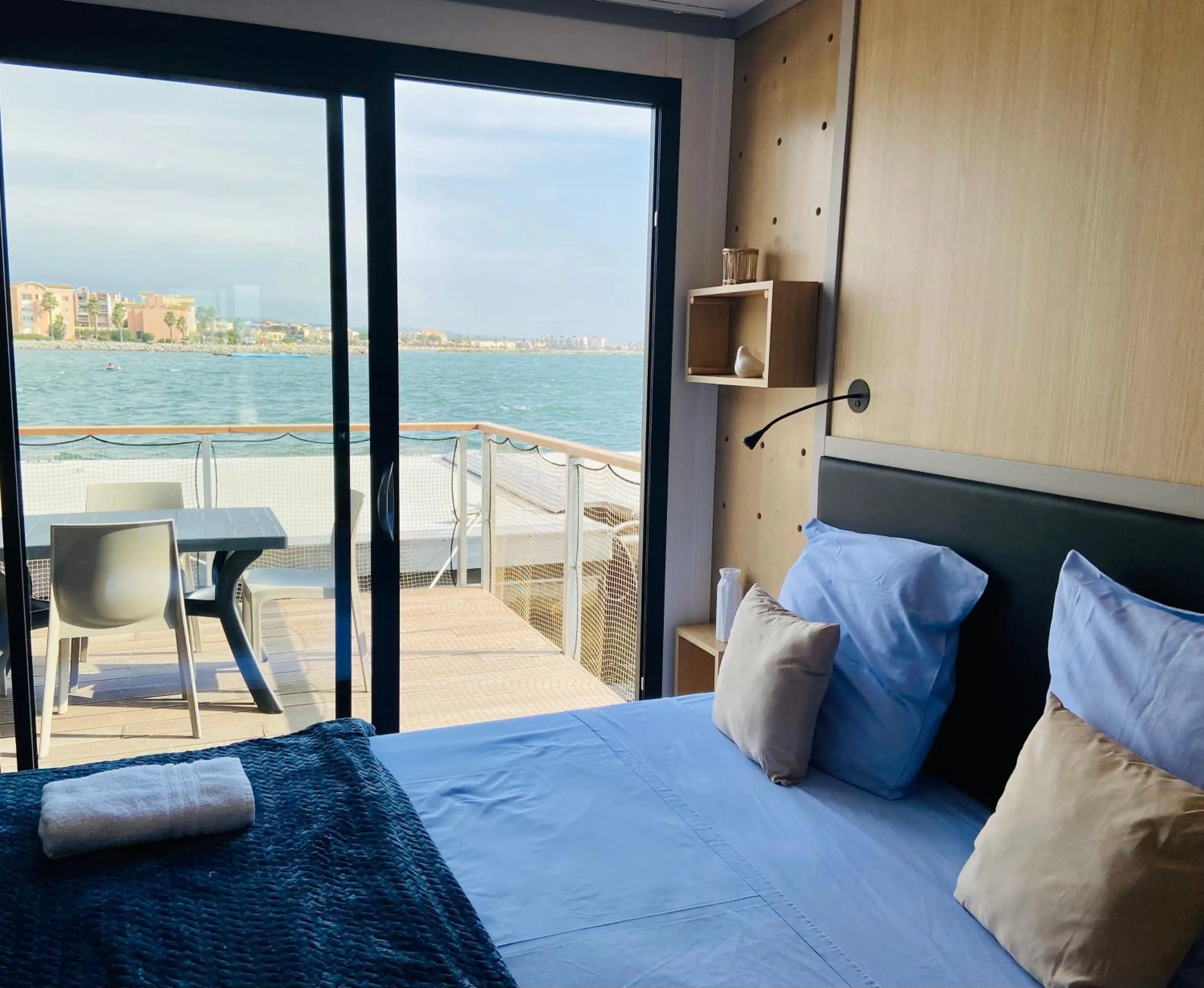 Bedroom, Bed in Les Ilots de Gruissan