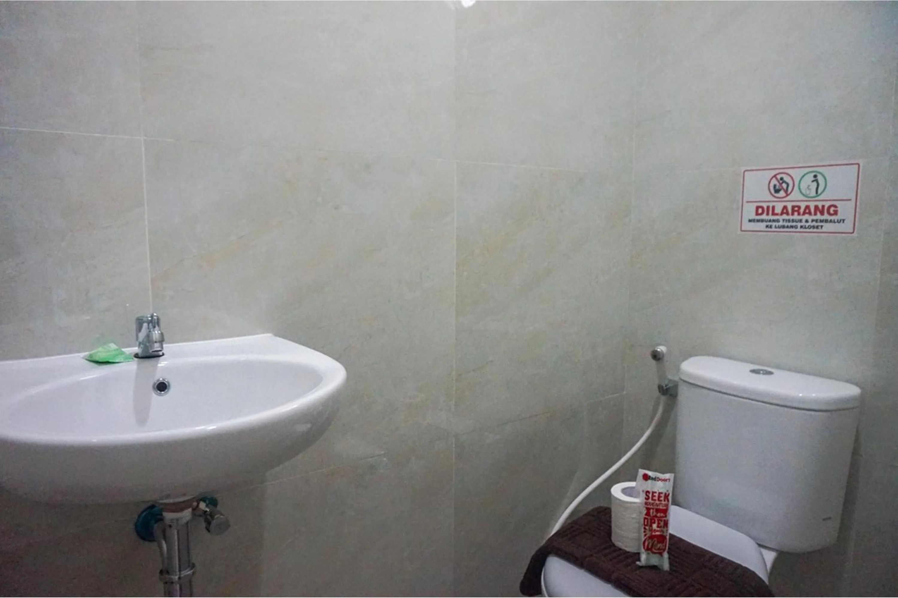 Bathroom in RedDoorz near Araya Family Club House