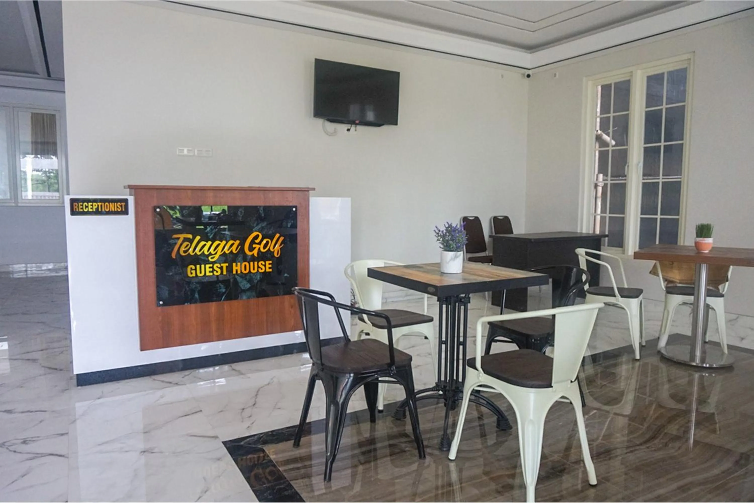 RedDoorz near Araya Family Club House