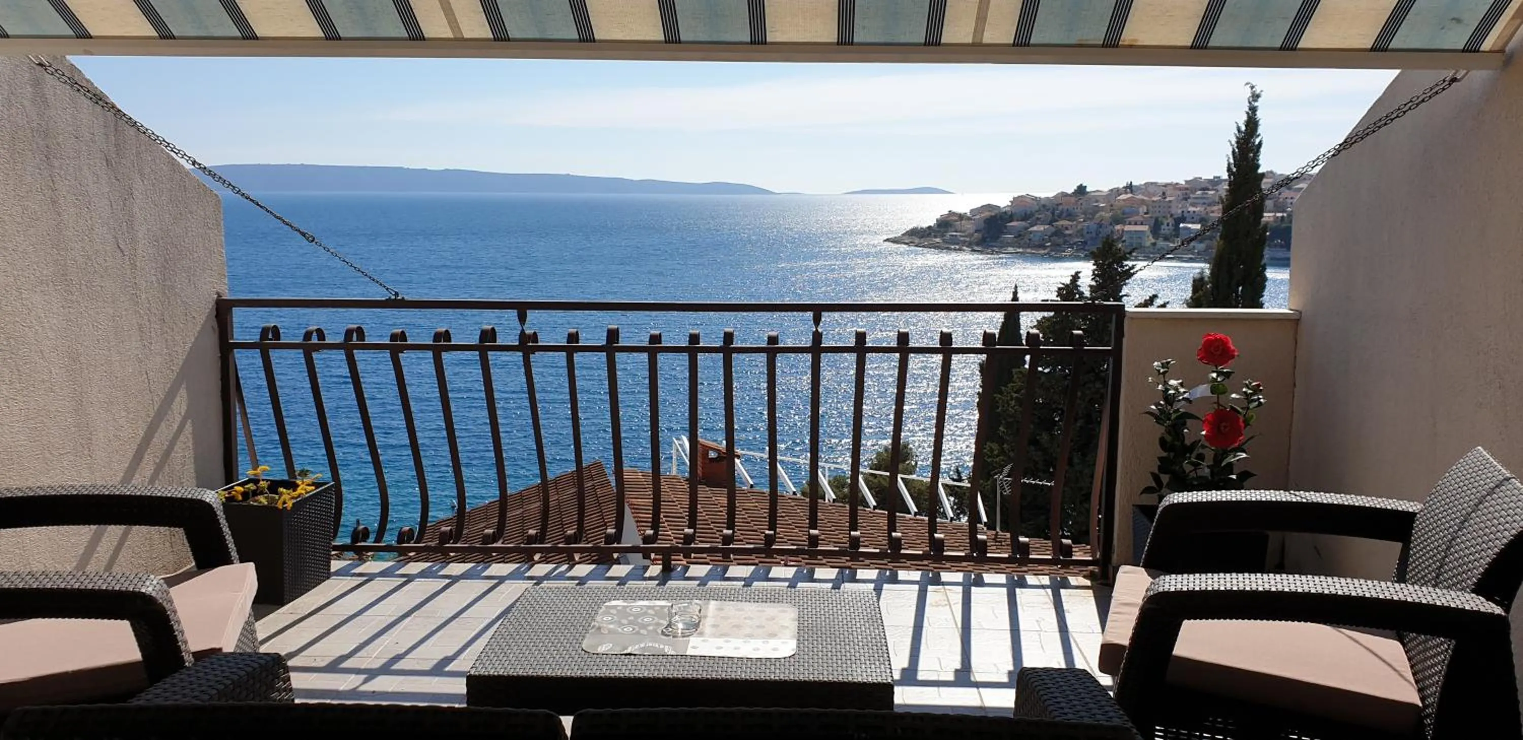 Studio with Terrace and Sea View in Maiden Apartments