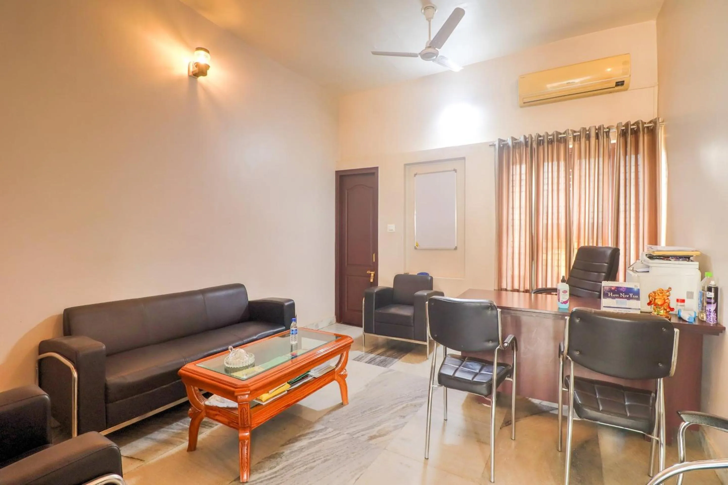 Lobby or reception in Super Townhouse Amaraa Farms Near LuLu Hypermarket