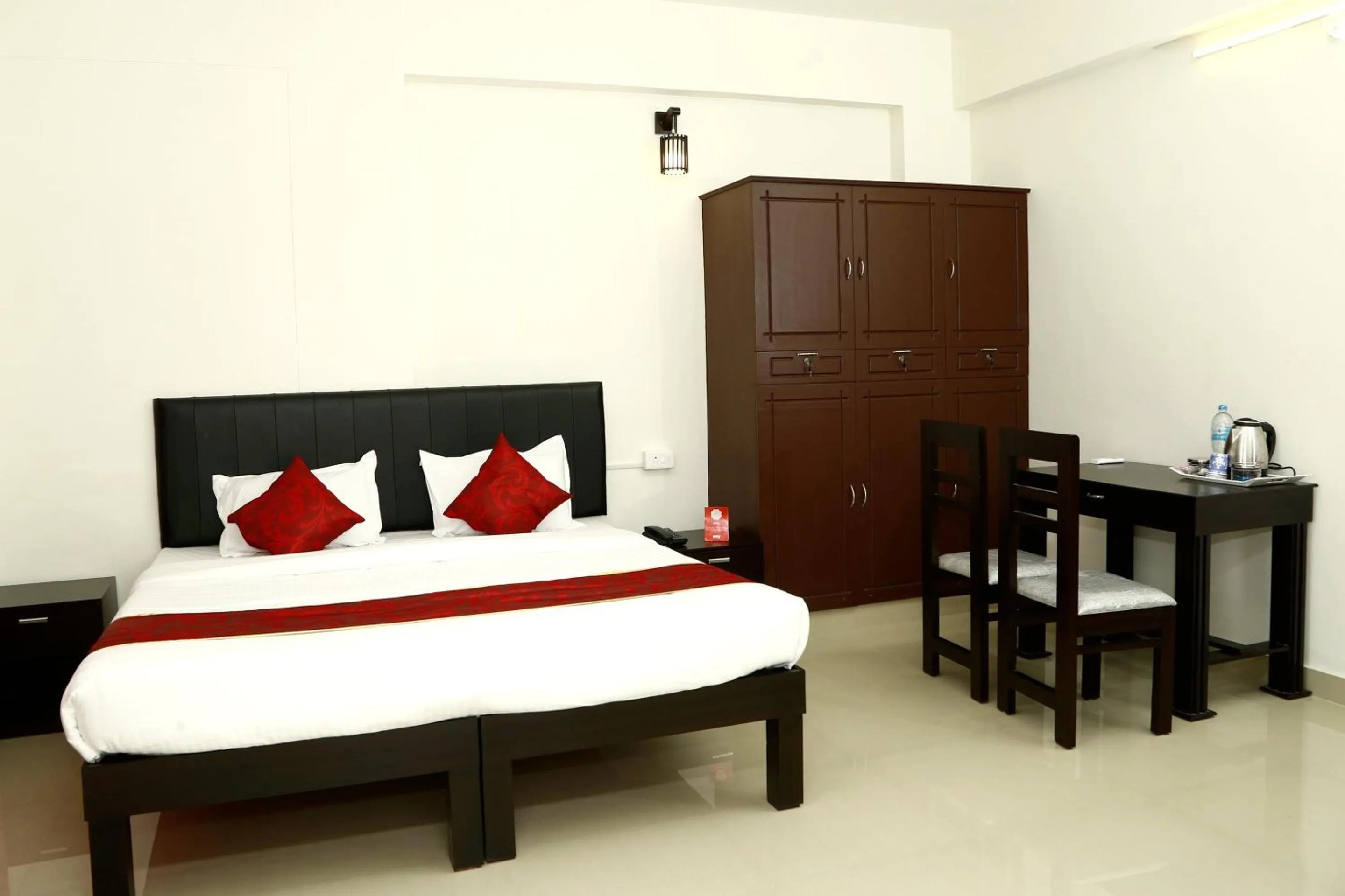 Bedroom, Bed in Super Hotel O Technopark Formerly Le Frank