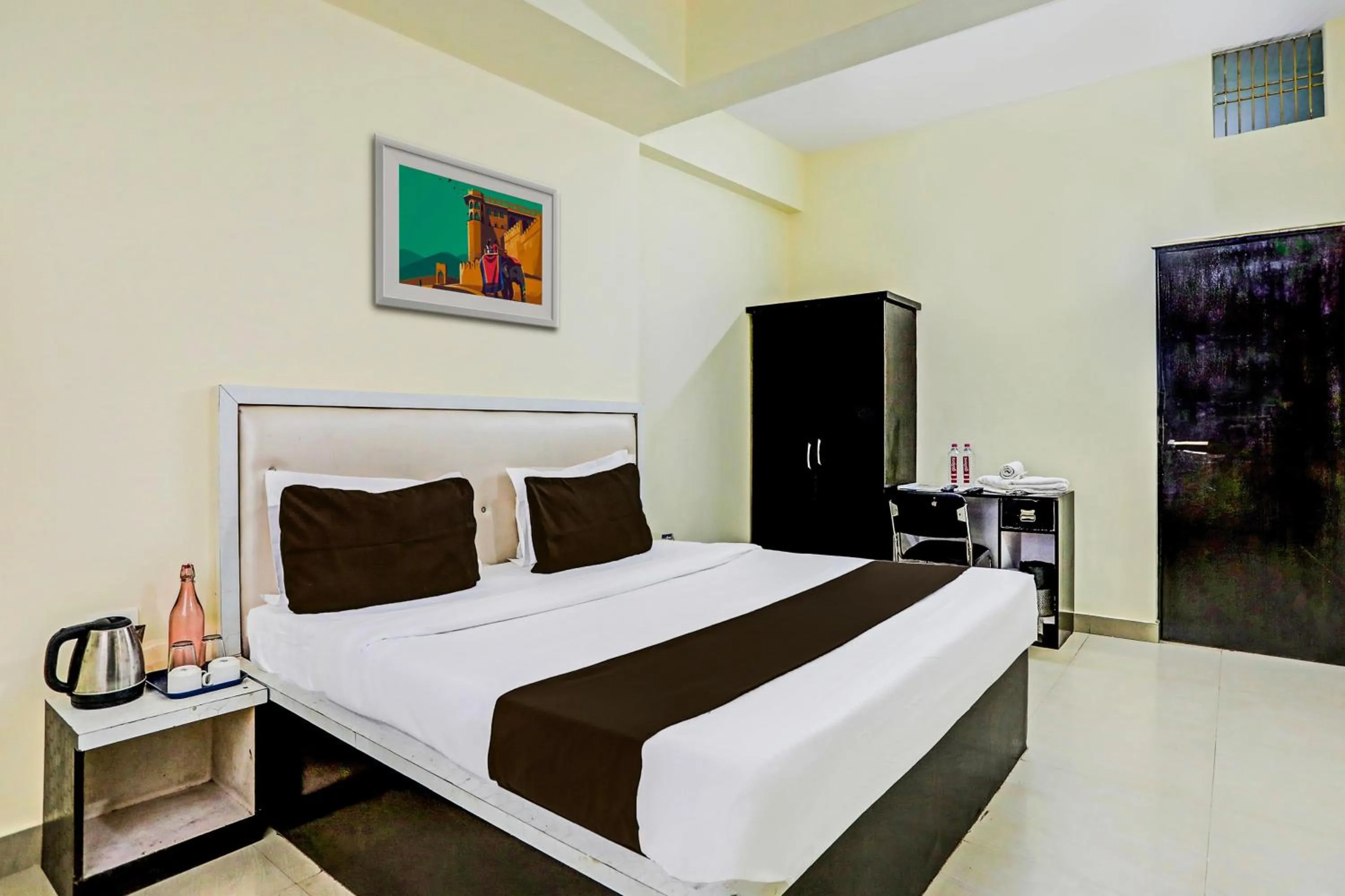 Bedroom, Bed in Super Hotel O Hyderabad Gate IIT BHU