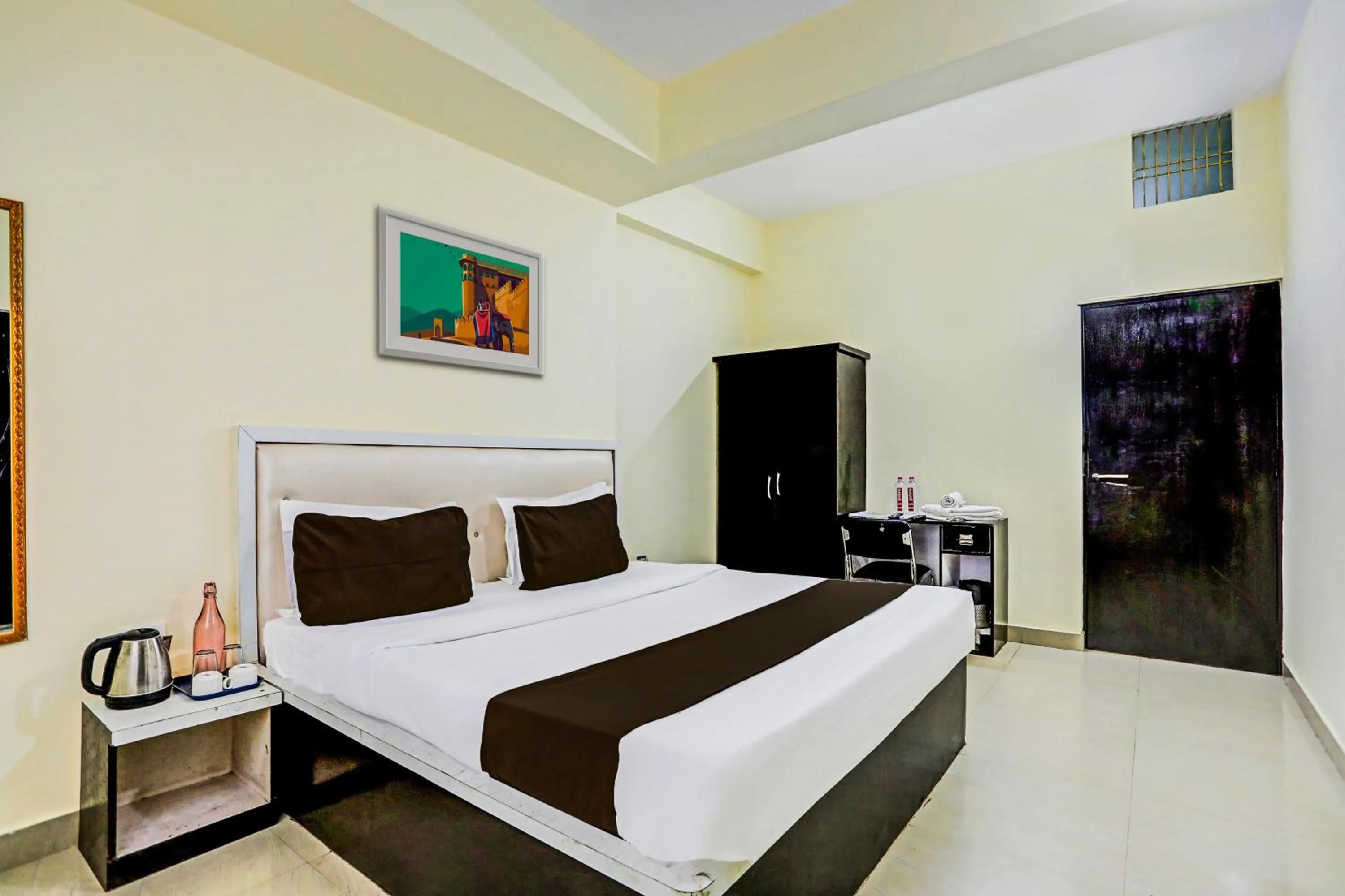 Bedroom, Bed in Super Hotel O Hyderabad Gate IIT BHU