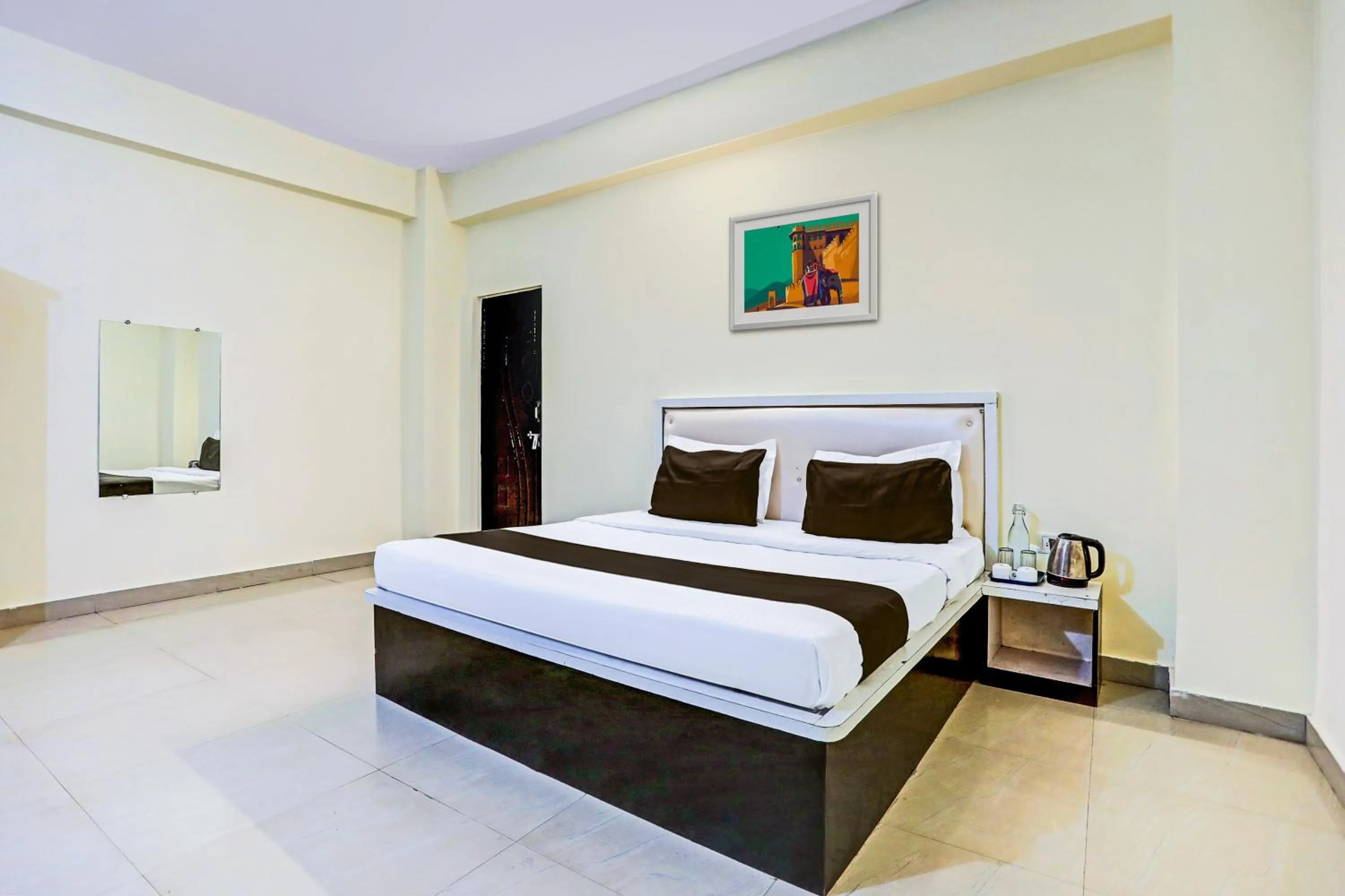 Bedroom, Bed in Super Hotel O Hyderabad Gate IIT BHU