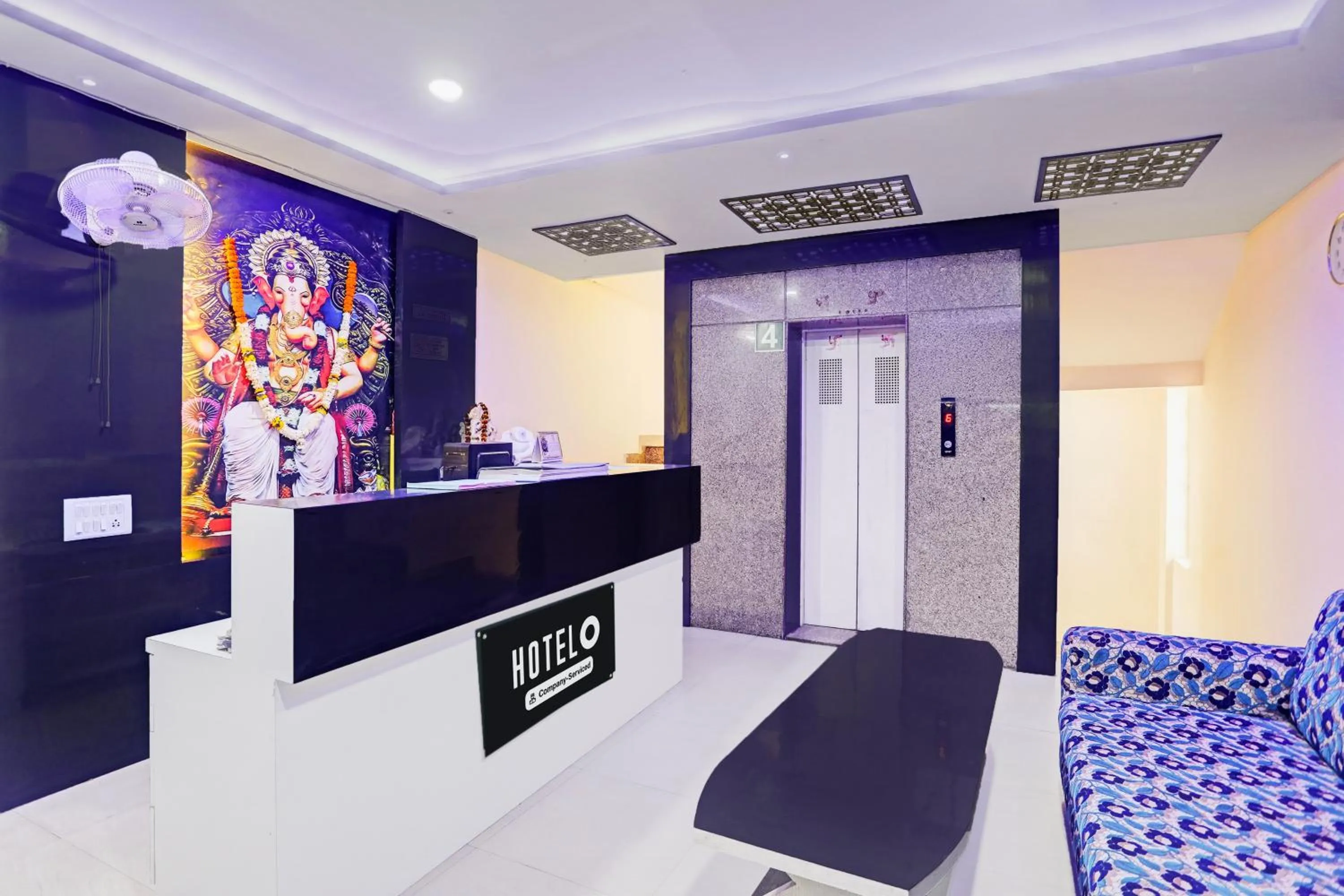 Lobby or reception, Bed in Super Hotel O Hyderabad Gate IIT BHU