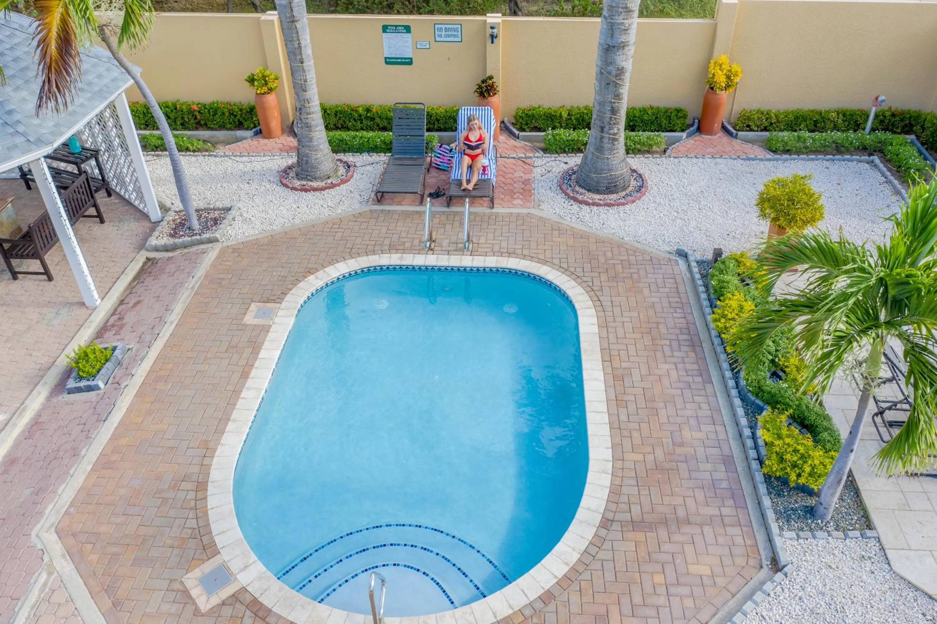 Pool view in MVC Eagle Beach