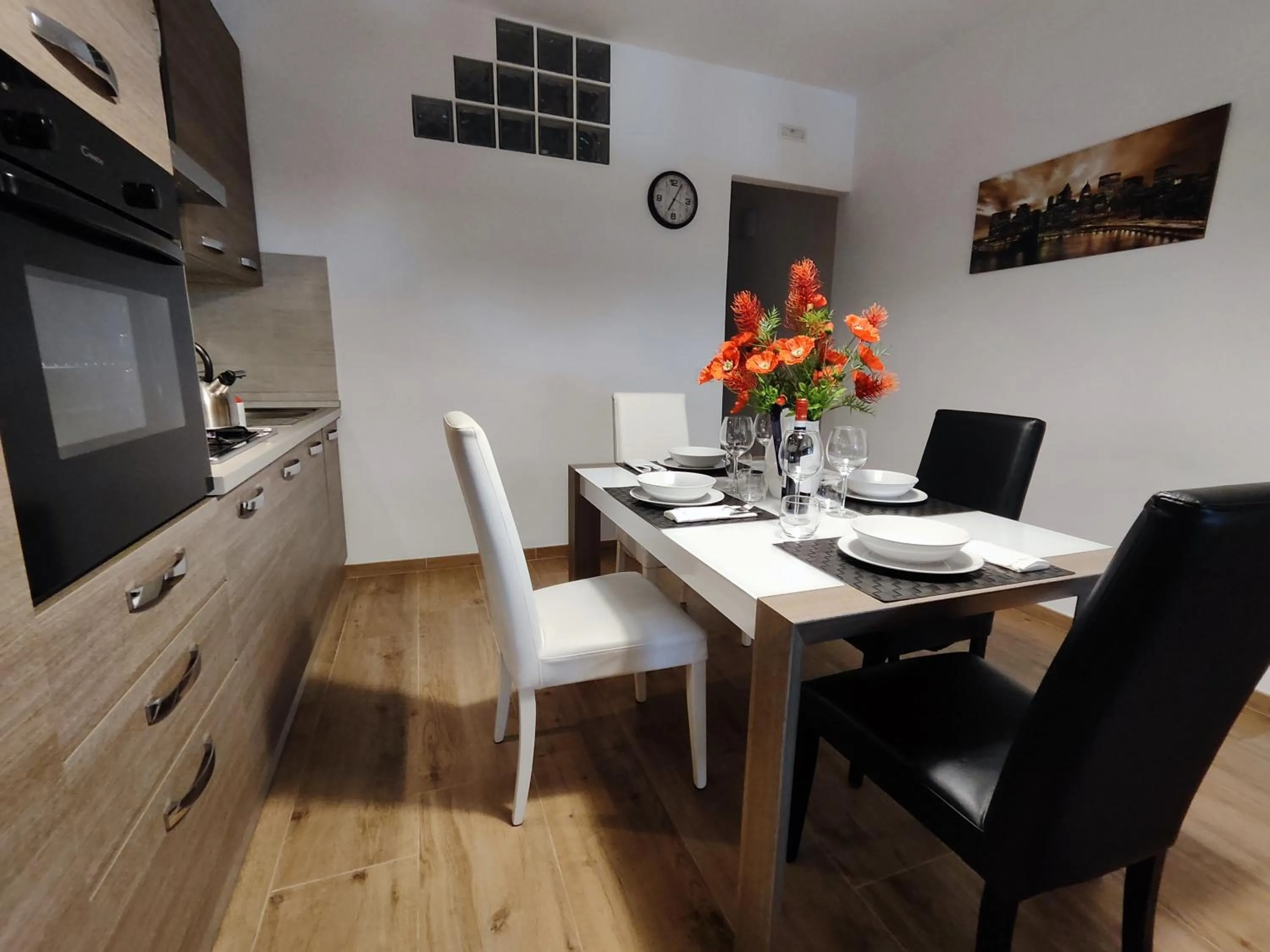 Dining area in La Piccola Loggia