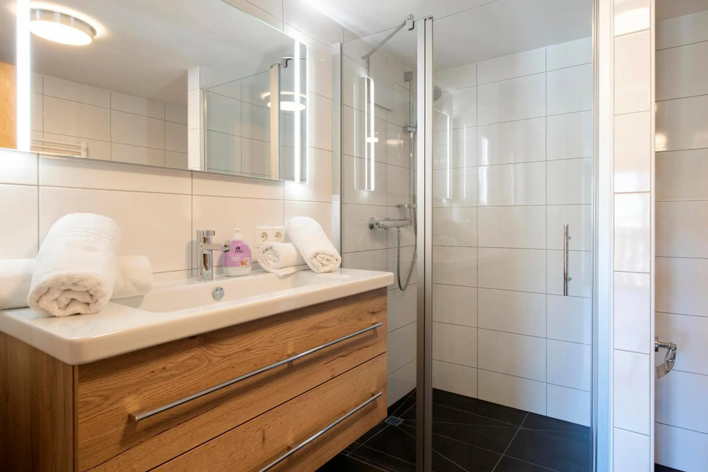 Shower in Haus Drei Türme A3 by Alpenfeder