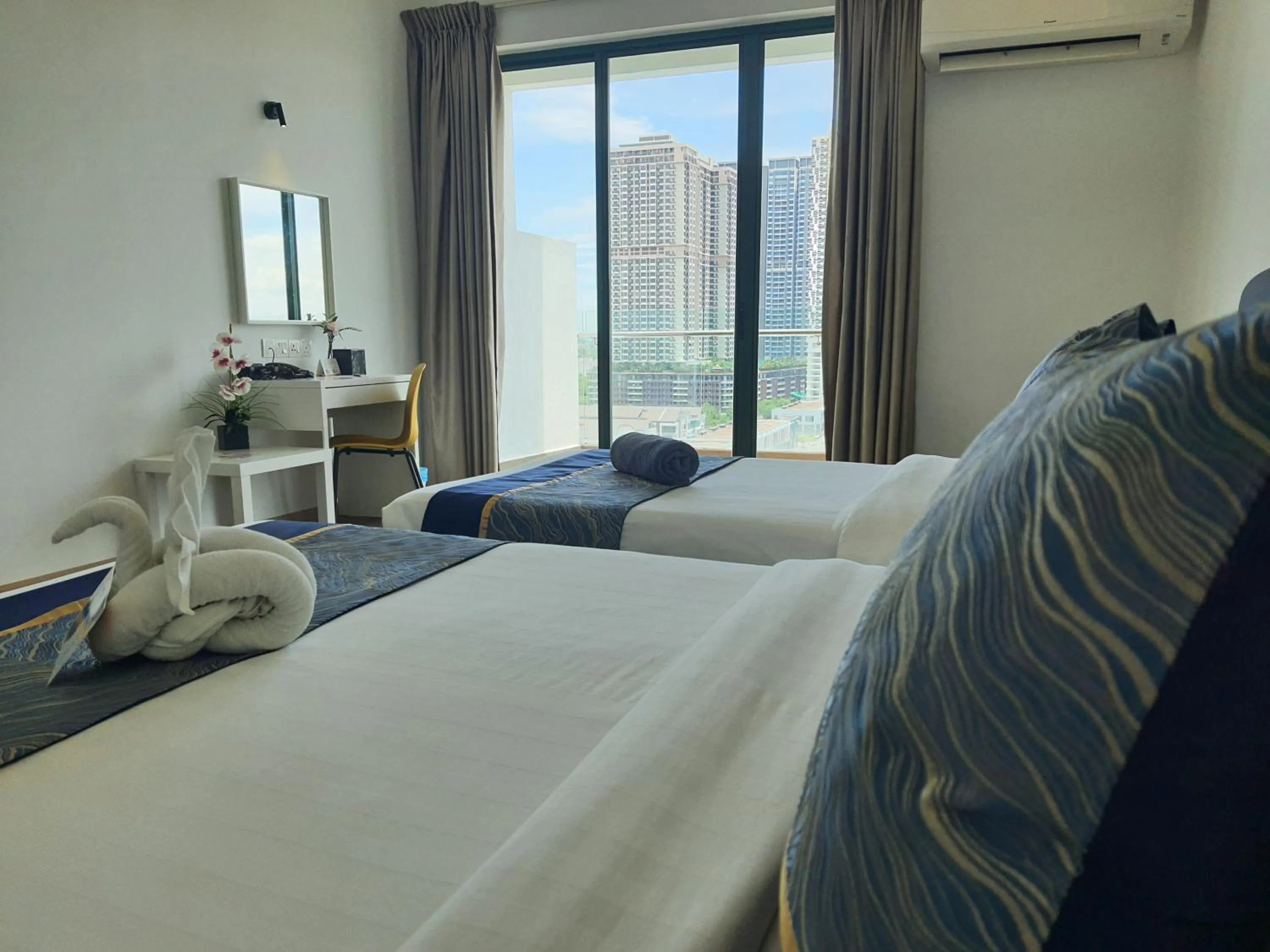 View (from property/room), Bed in Swan Garden Resort Hotel