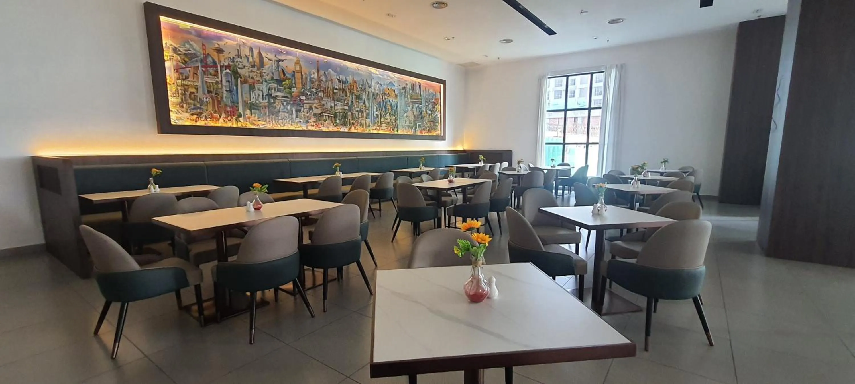 Food and drinks in Swan Garden Resort Hotel