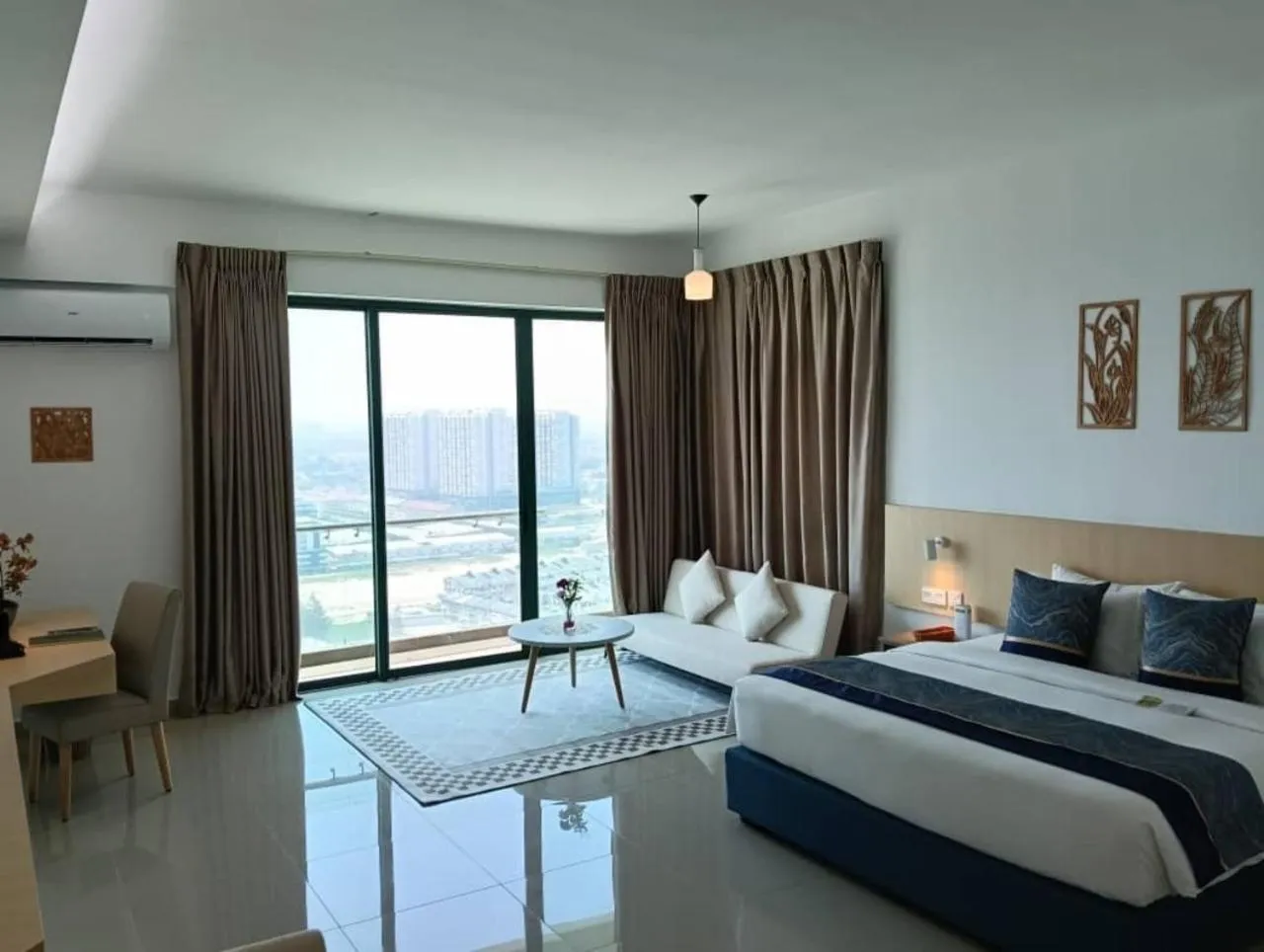 View (from property/room), Bed in Swan Garden Resort Hotel