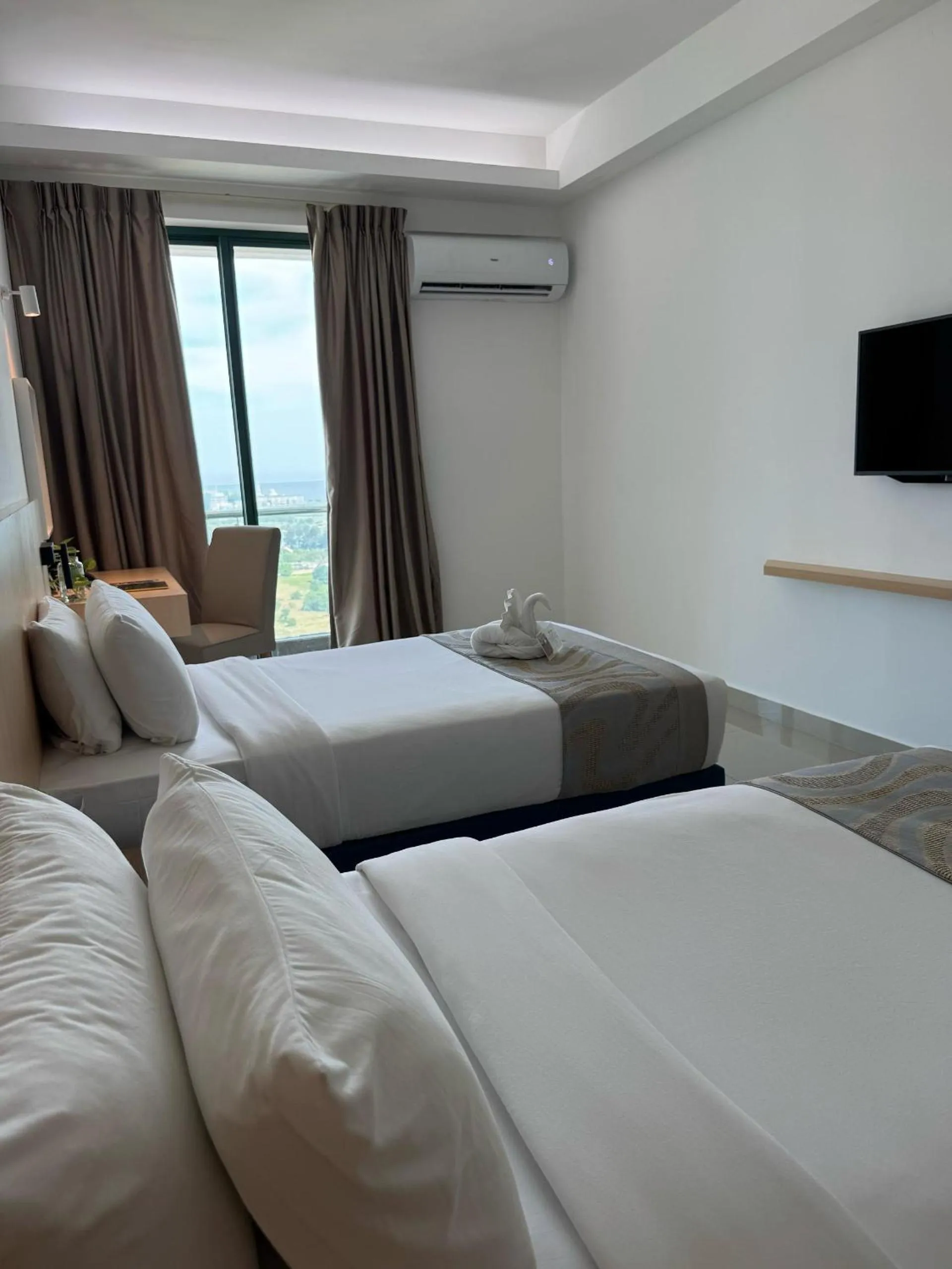 View (from property/room), Bed in Swan Garden Resort Hotel