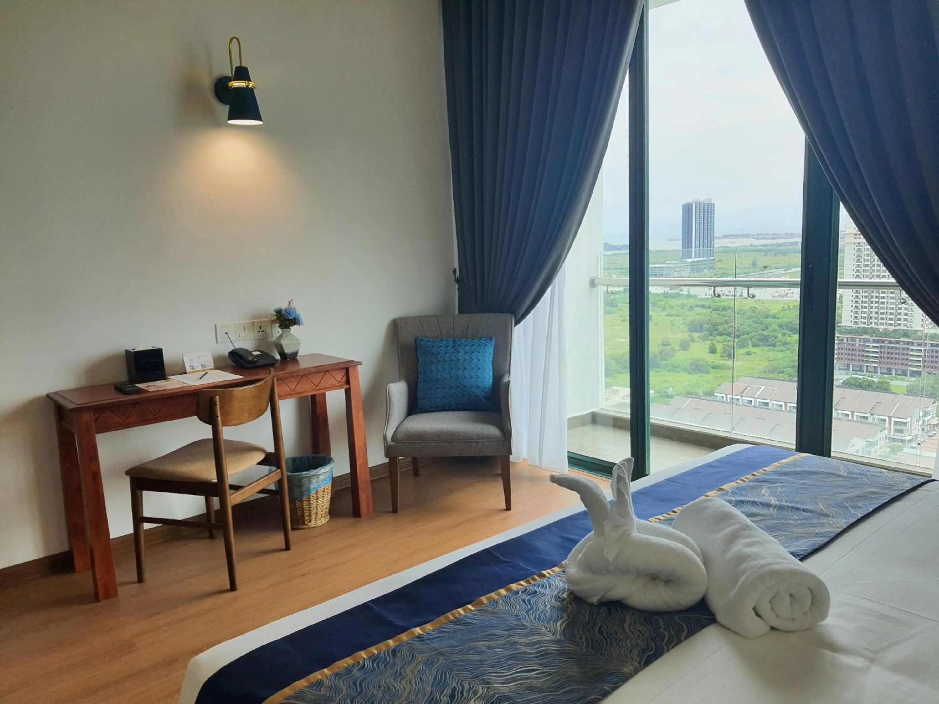 Balcony/Terrace, Bed in Swan Garden Resort Hotel